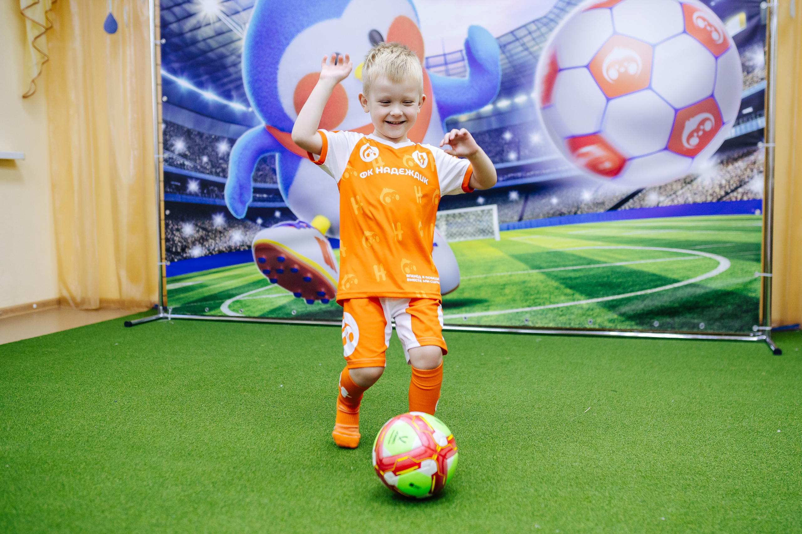 Фотосессия с кубком в детских садах г. Магнитогорска. Денис Прохоров Фотограф в г. Магнитогорск