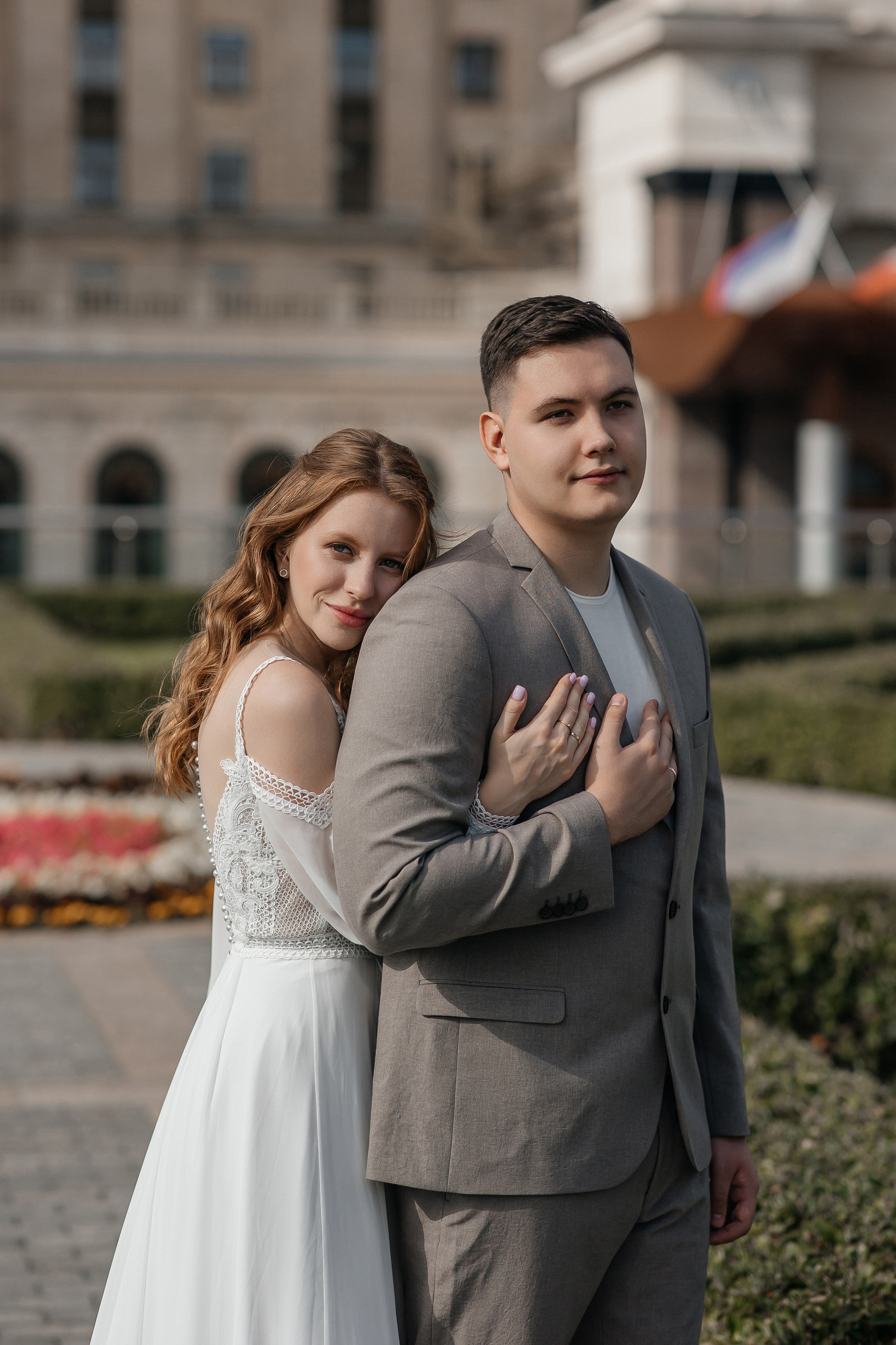 Свадебная фотосессия у гостиницы Украина. Свадебный фотограф в Москве Дарья Олендарёва