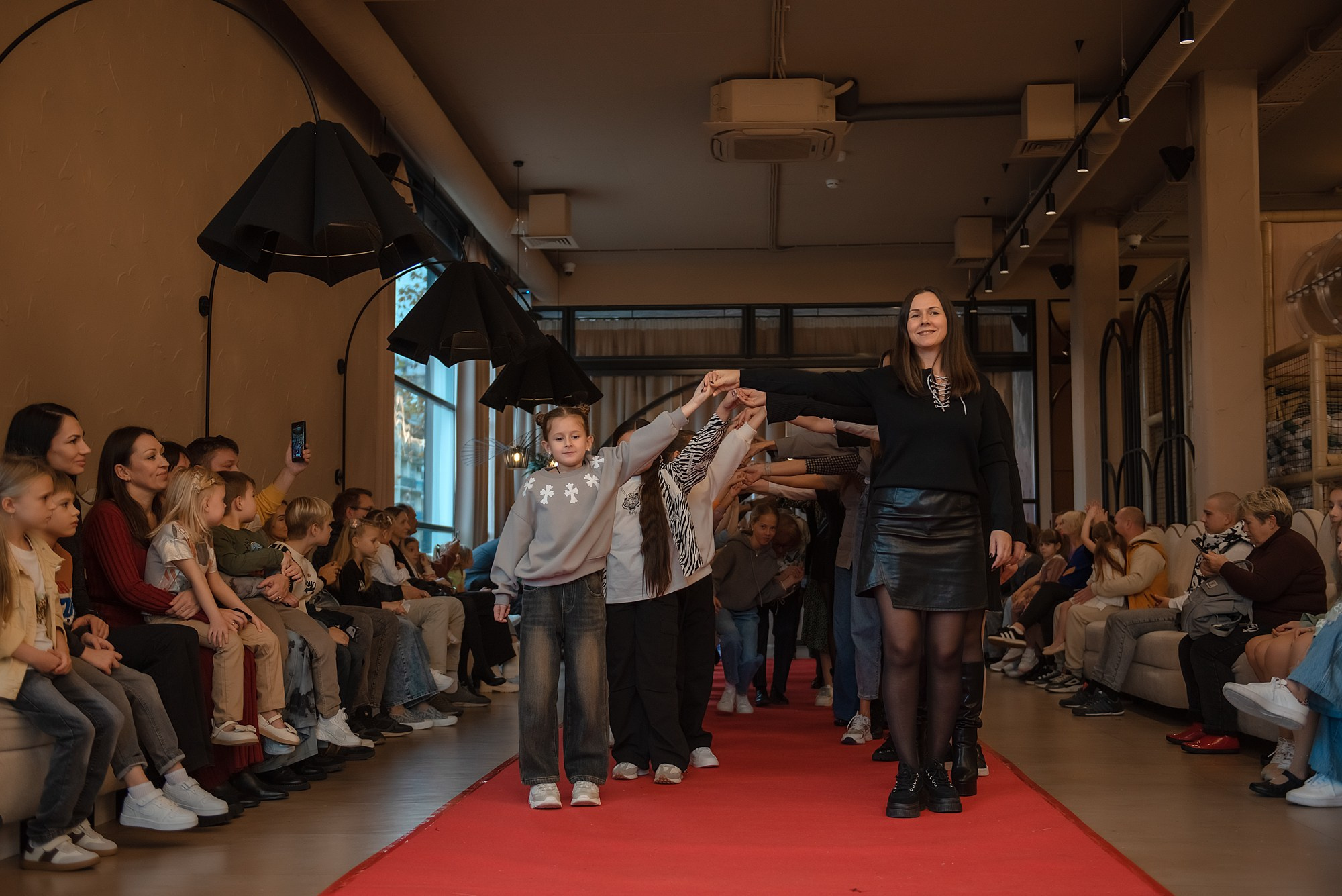 HAPPYkids дефиле в день мамы. Семейный и коммерческий фотограф в Сочи Александр Бодунов