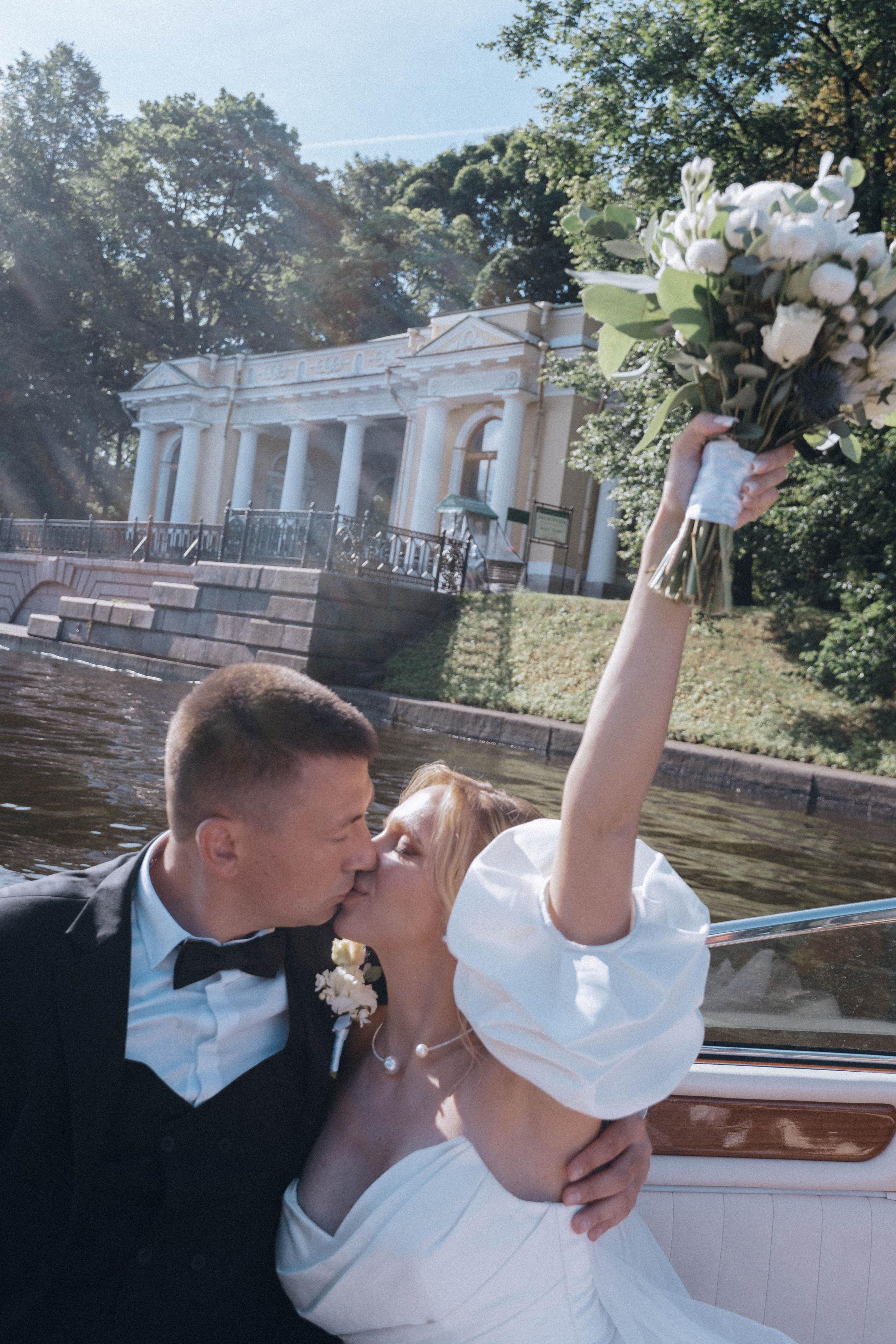 СВАДЕНБНАЯ СЬЕМКА НА КАТЕРЕ ПО КАНАЛАМ САНКТ-ПЕТЕРБУРГА И В АКВАТОРИИ НЕВЫ. Профессиональный фотограф, Санкт-Петербург — Виктория Богомолова