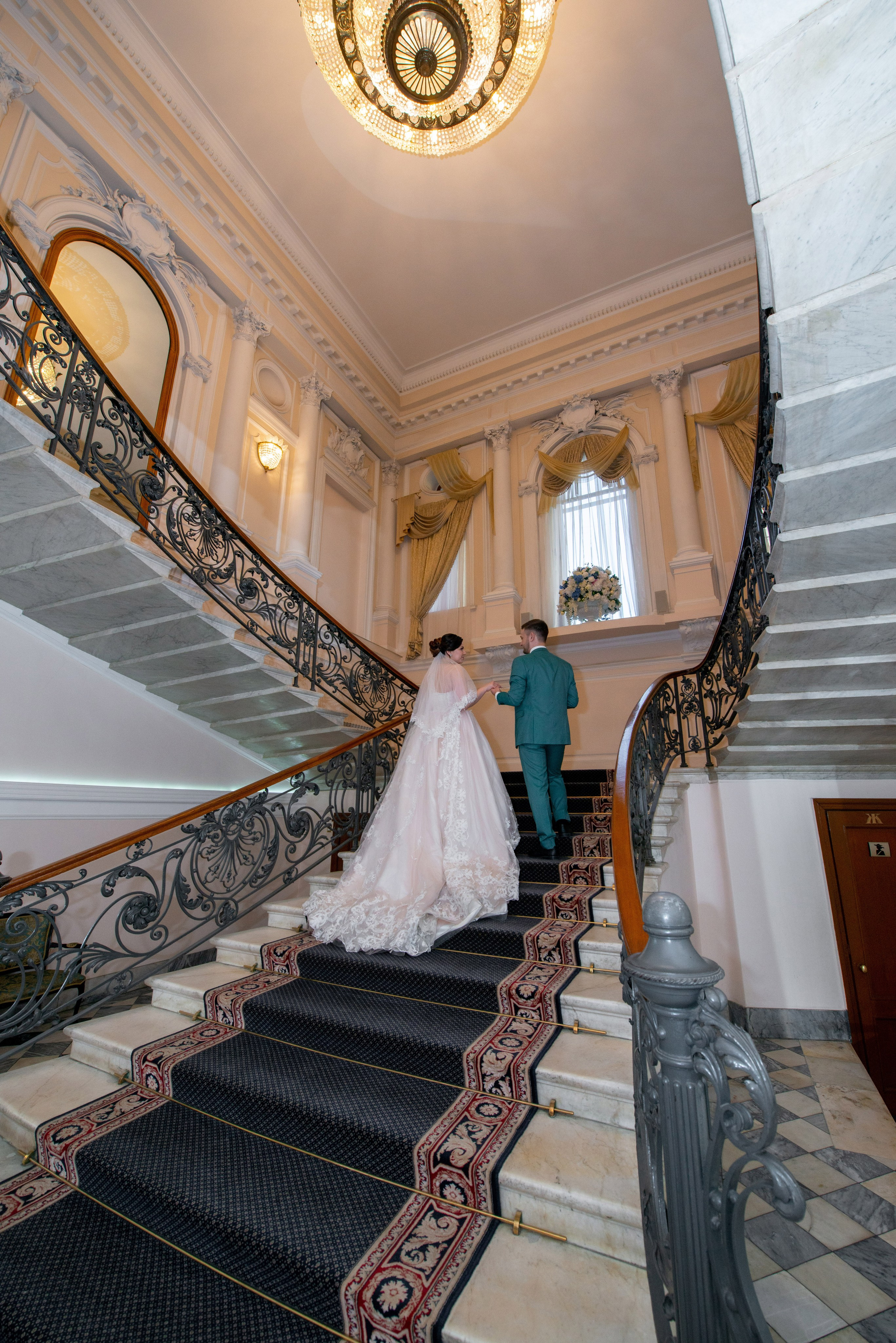 Самая красивая свадебная фотосессия в Эрмитаже. Лучшие свадебные фотографии в Эрмитажа. Портретный, семейный и свадебный фотограф в Санкт-Петербурге и в Пушкине Ширяев Денис