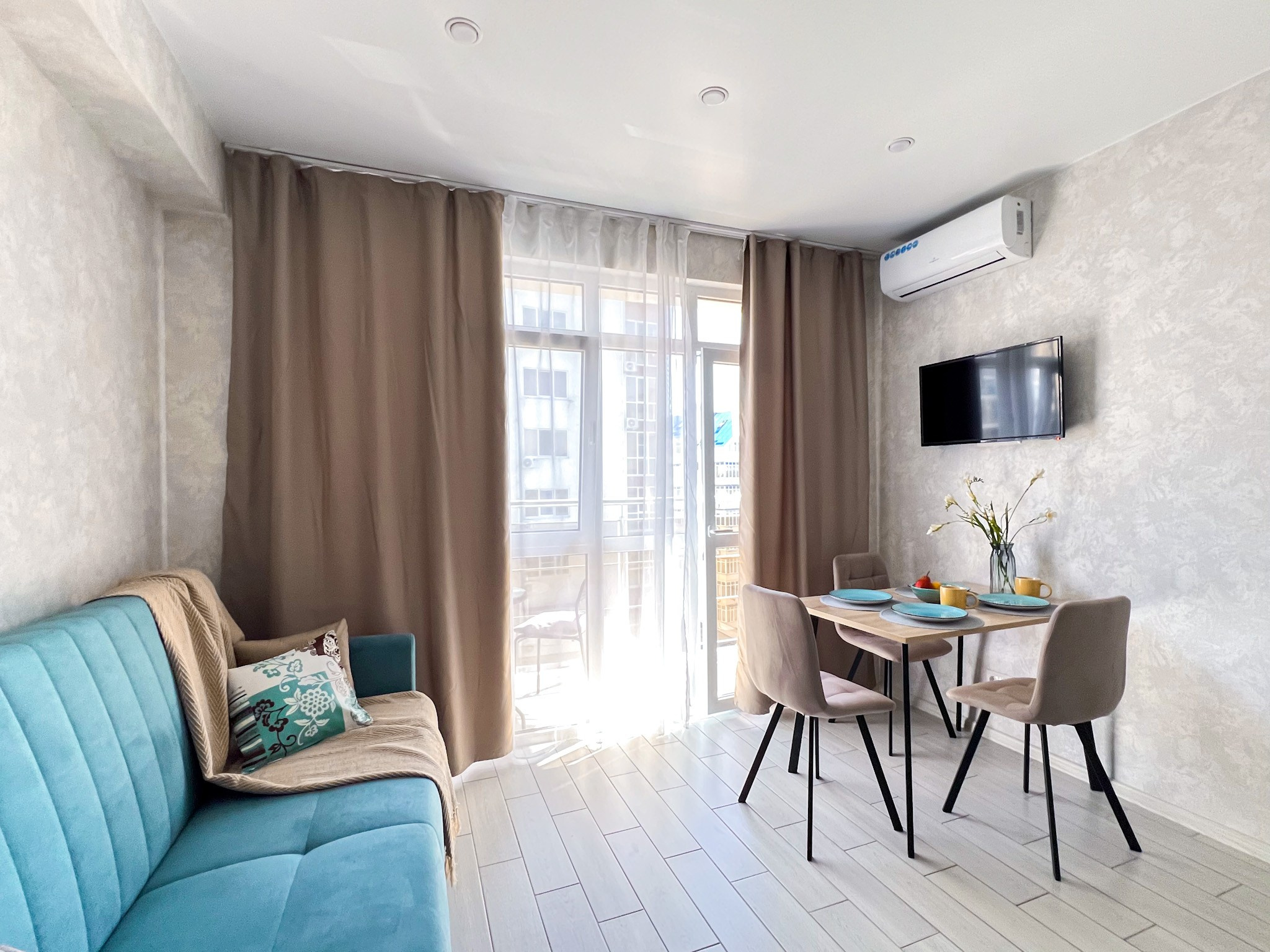 Апартаменты в городе-курорте Сочи. Квартиры посуточно, длительно в Сочи, LARA APART GROUP