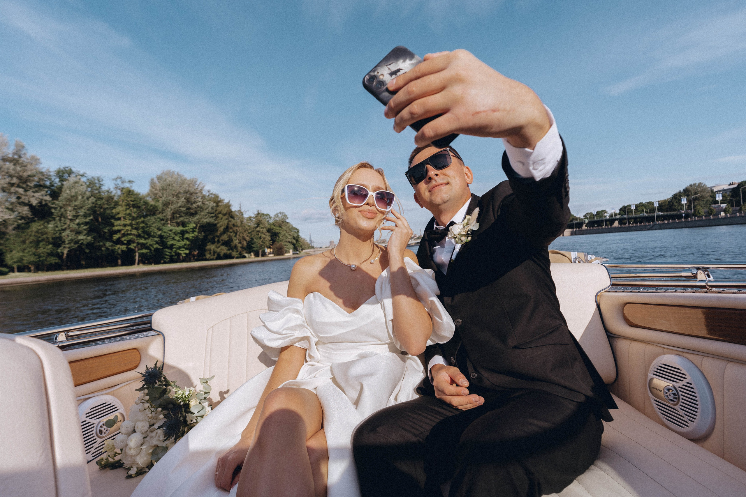 СВАДЕНБНАЯ СЬЕМКА НА КАТЕРЕ ПО КАНАЛАМ САНКТ-ПЕТЕРБУРГА И В АКВАТОРИИ НЕВЫ. Профессиональный фотограф, Санкт-Петербург — Виктория Богомолова