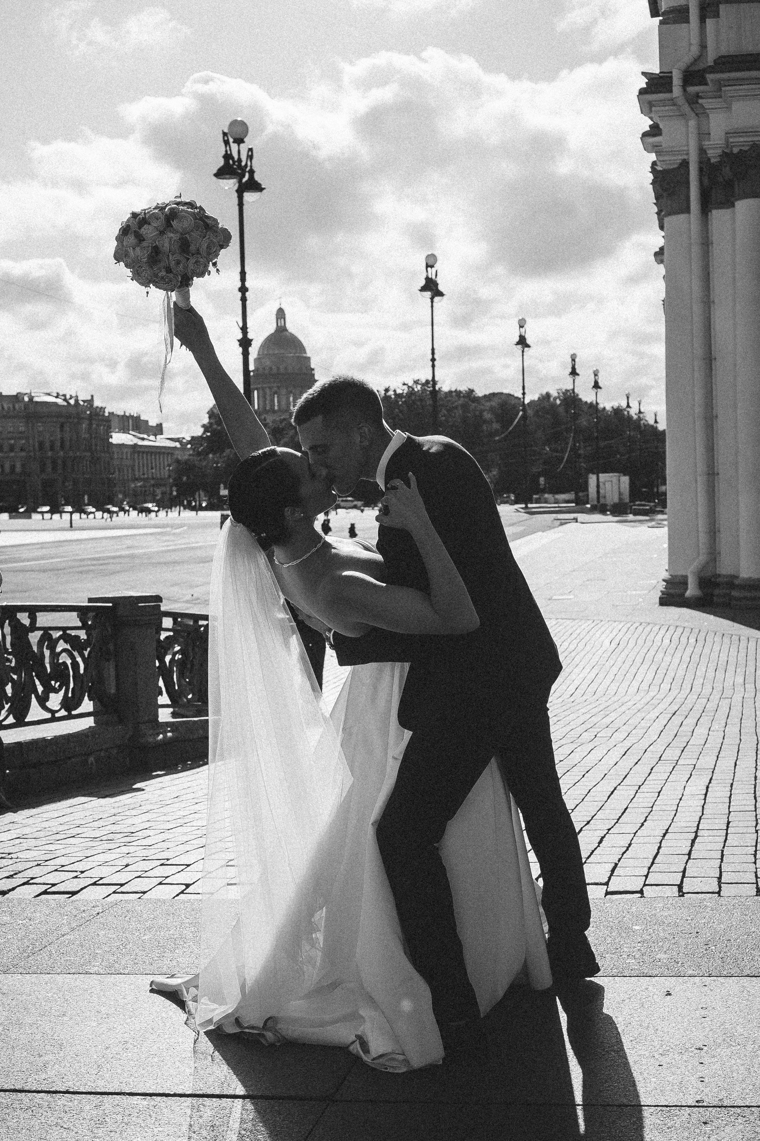 СВАДЕБНАЯ ПРОГУЛКА В САНТК-ПЕТЕРБУРГЕ (ИСАКИЕВСКИЙ СОБОР, ЗИМНЯЯ КАНАВКА, ЭРМИТАЖ И БОЛЬШАЯ МОРСКАЯ УЛИЦА). Профессиональный фотограф, Санкт-Петербург — Виктория Богомолова