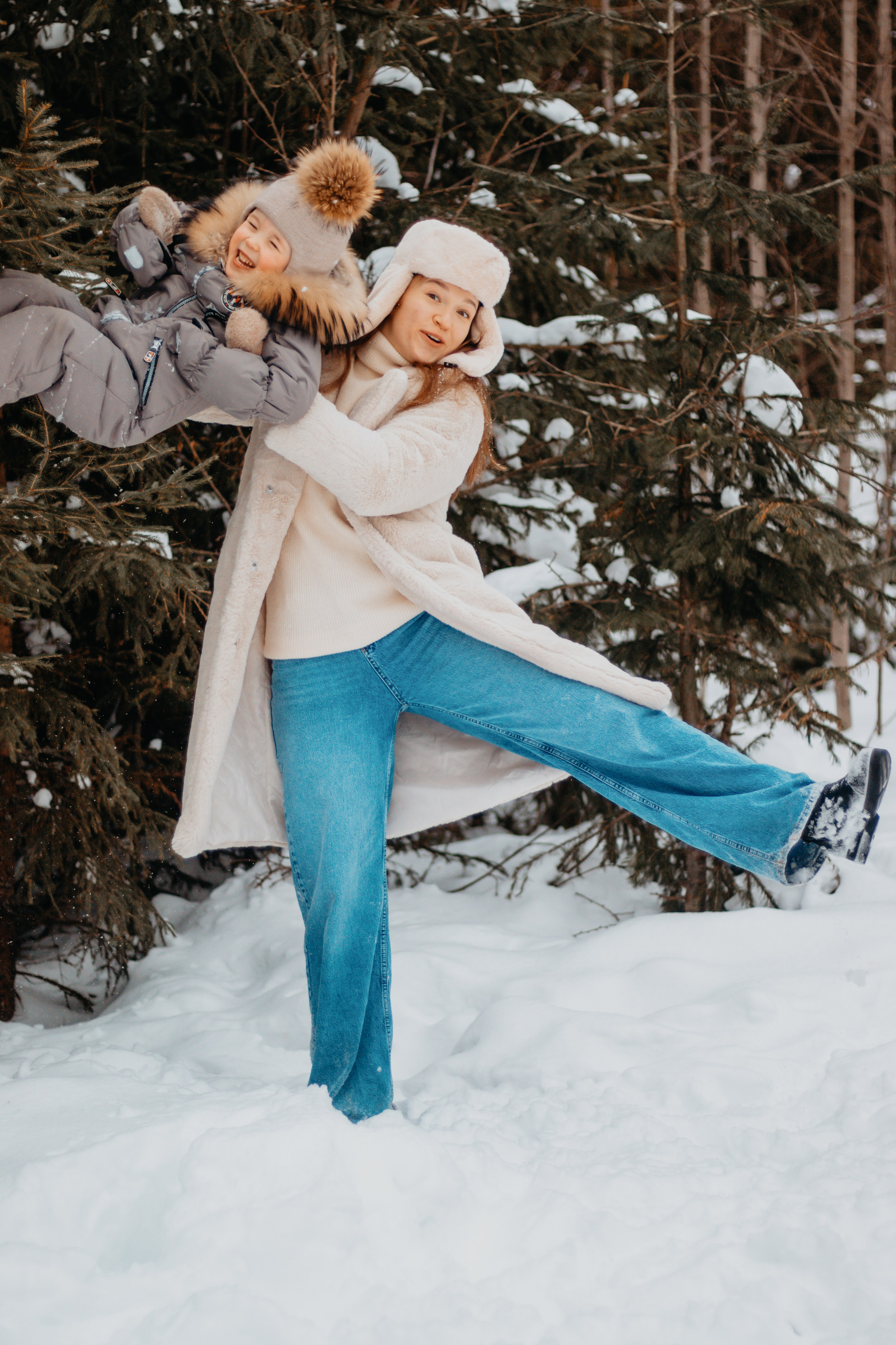 Шура и Даша. Лес