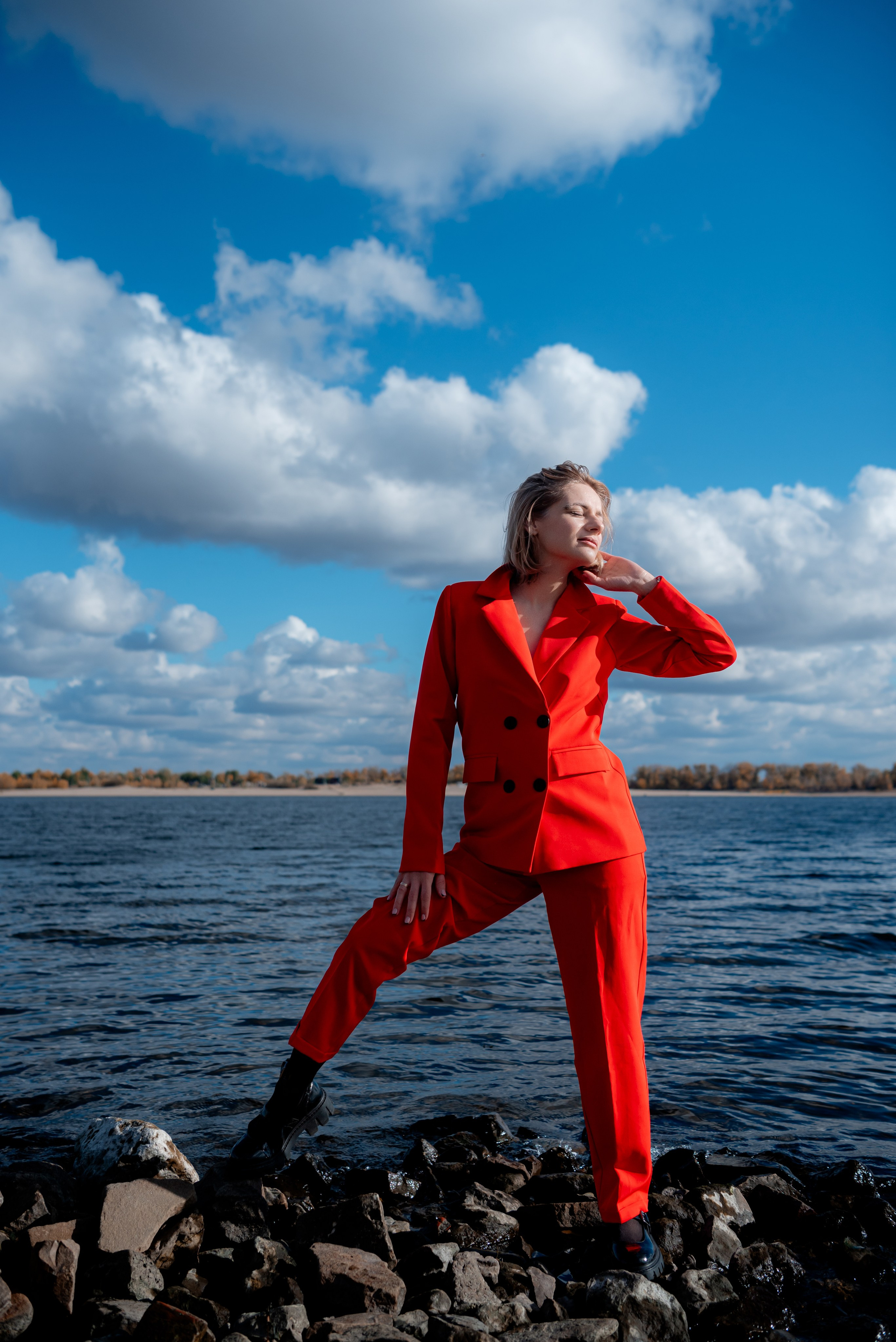 Фотосессия для яркой девушки Лилии на набережной Волгограда. Фотограф в Волгограде и Волжском Александр Горбань