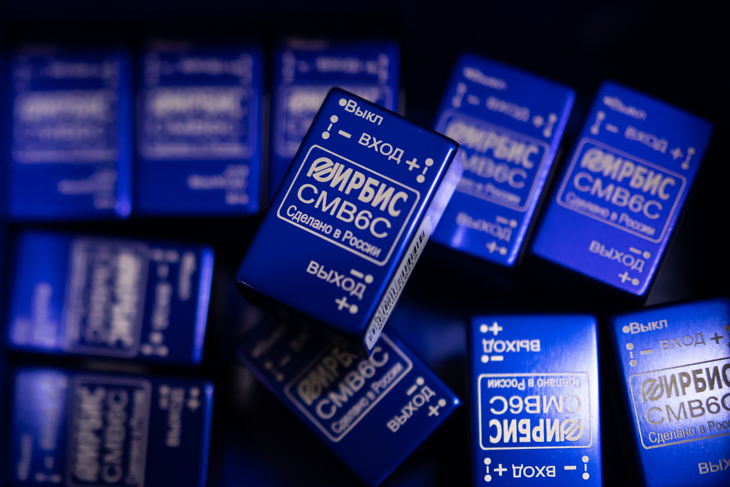 На фото образцы электроники из России