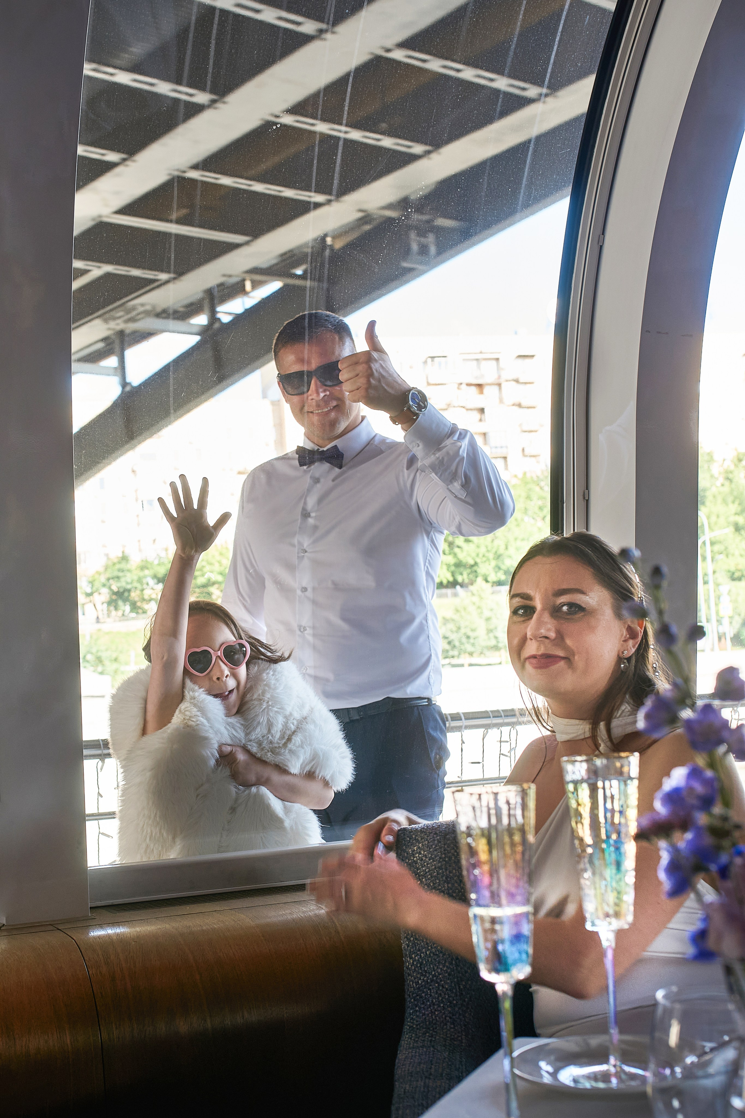 Свадебная прогулка на корабле, по Москве-реке