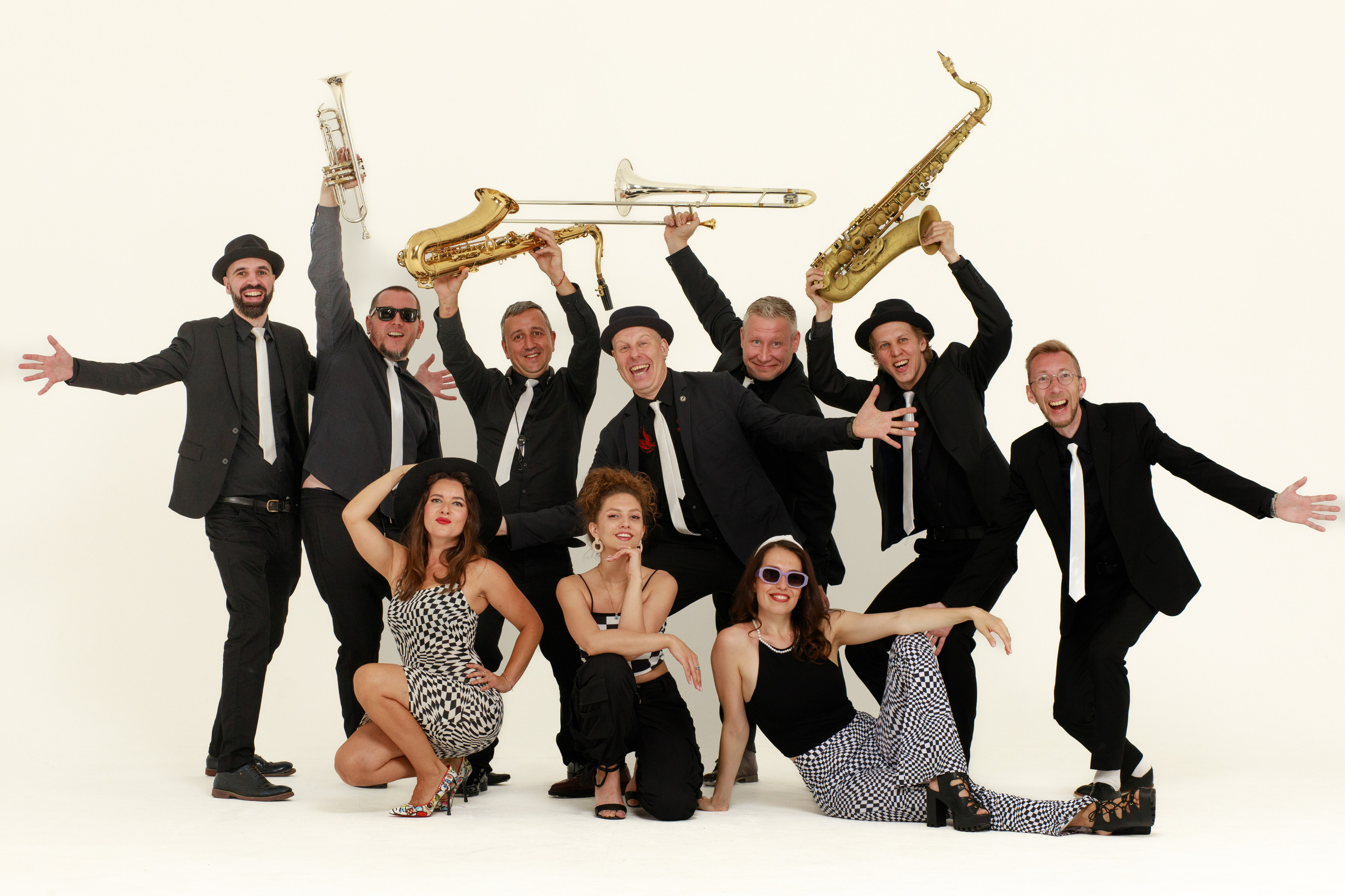 Российская музыкальная группа, исполняющая музыку в стиле ска-джаз