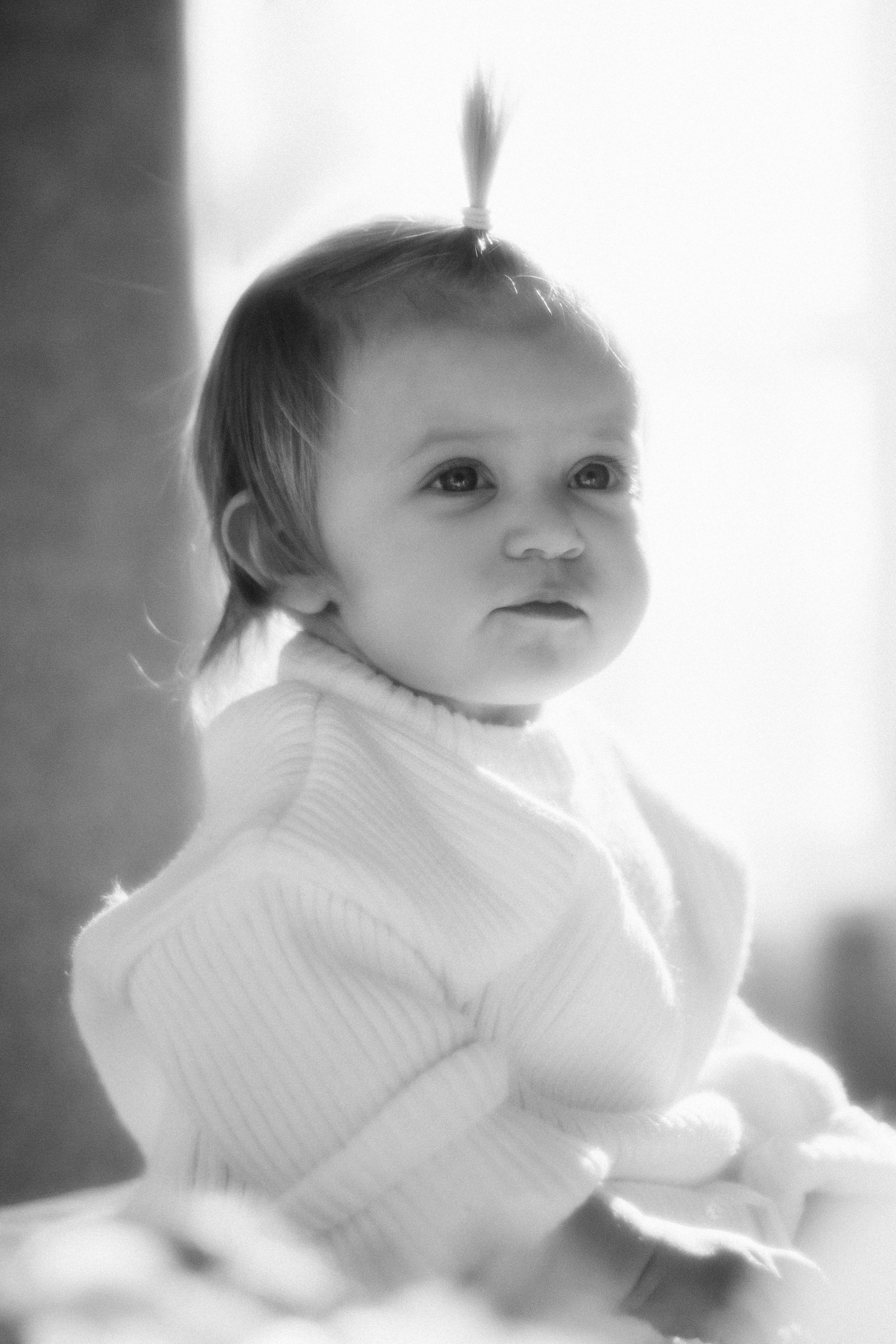 Маленькая София в цветах и лучах декабрьского солнышка. Фотограф в Крыму | Виктория Нотевская