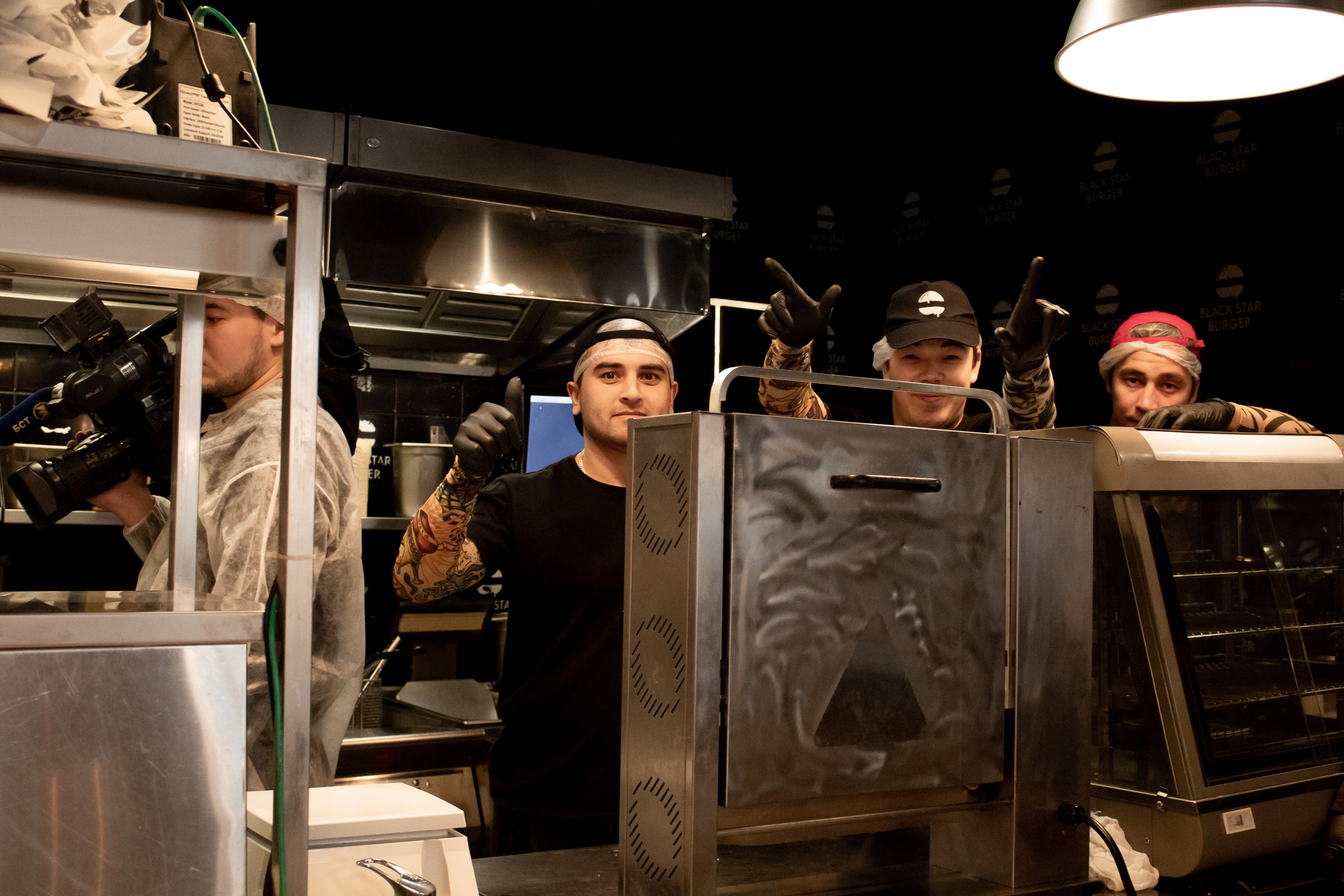 Баскетболисты в Блэкстарбургере. Репортажный Фотограф