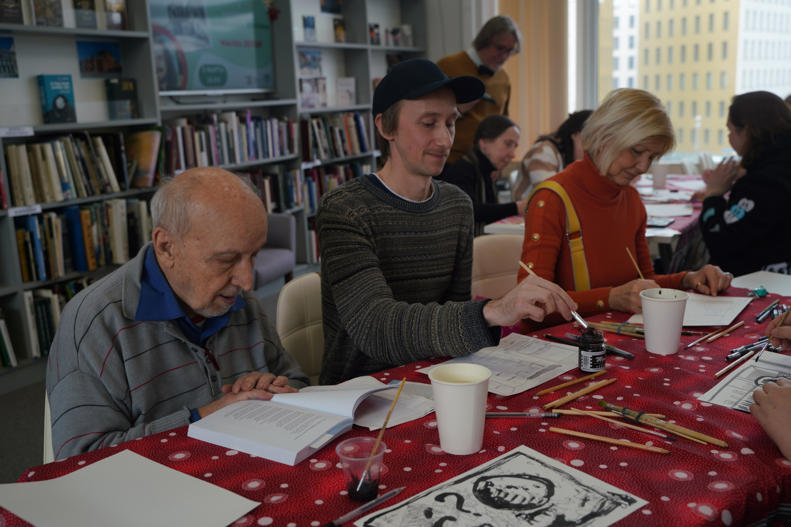 Съемка мастер-класса на открытии выставки Александра Белугина «Малка Верея» в Билиотеке иностранной литературы. Портретный и репортажный фотограф Наталья Горобец