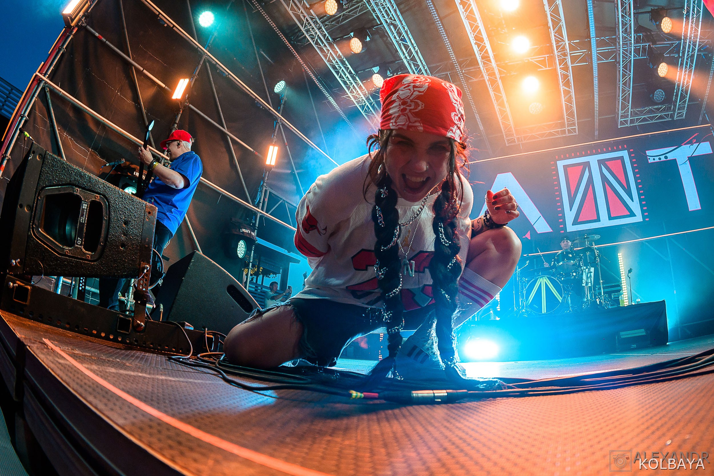 Фоторепортаж с концерта группы СЛОТ на Red Summer 2025. Концертный и театральный репортажный фотограф в Москве Александр Колбая