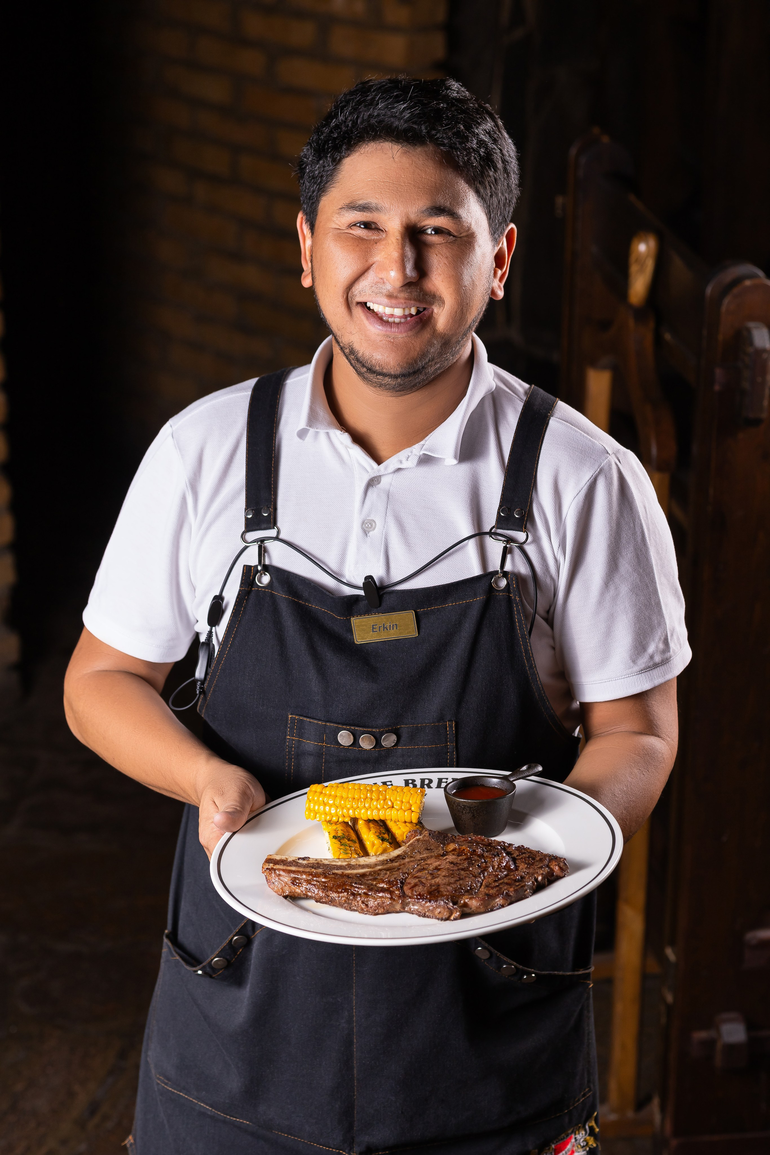 Фуд с моделью. Рекламный фуд фотограф и видеограф в Астане Алина Лысенко