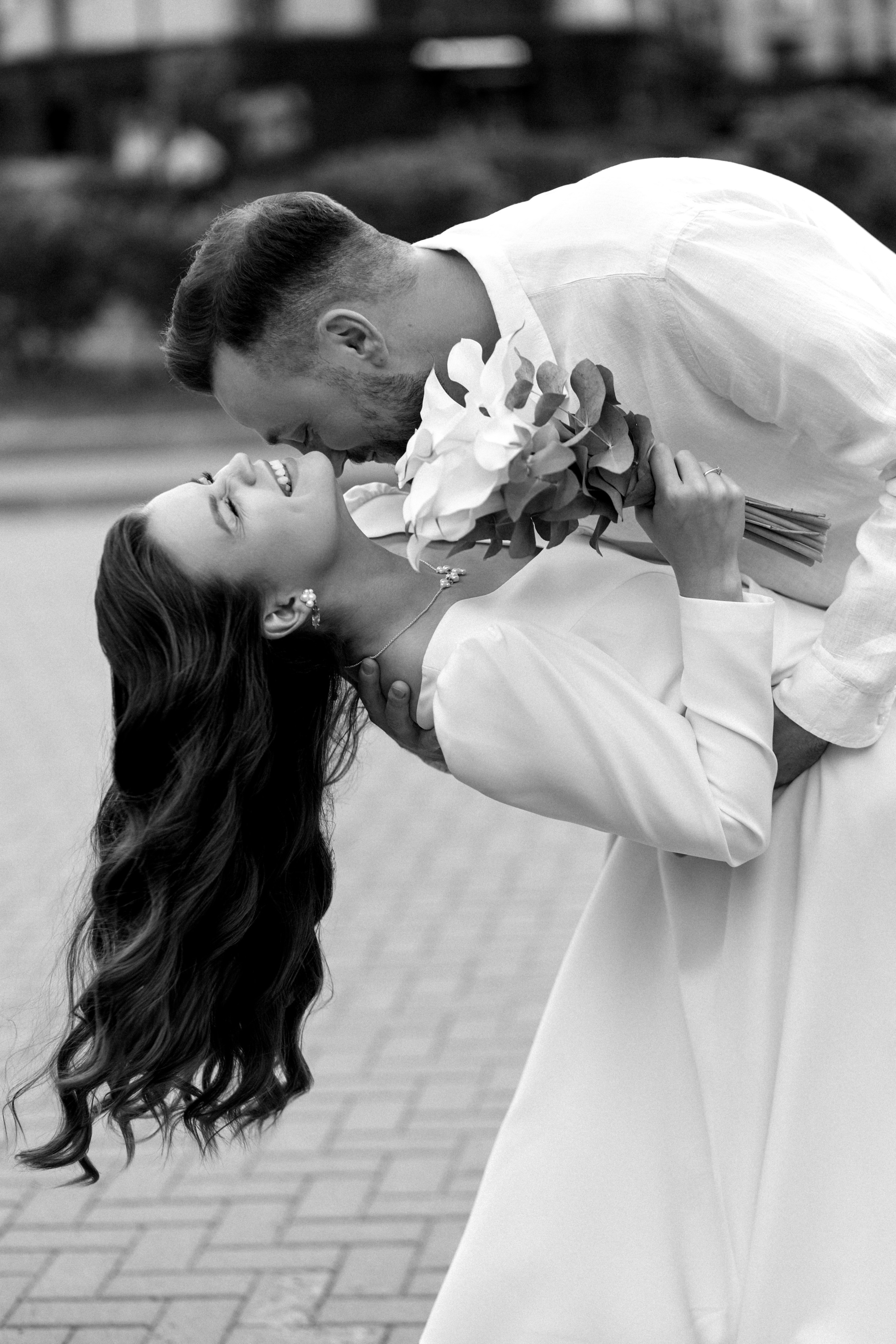 Летняя свадебная фотосессия на Чернышевской. Сестры Карабаза. Фотографы и ретушеры в Москве и Санкт-Петербурге