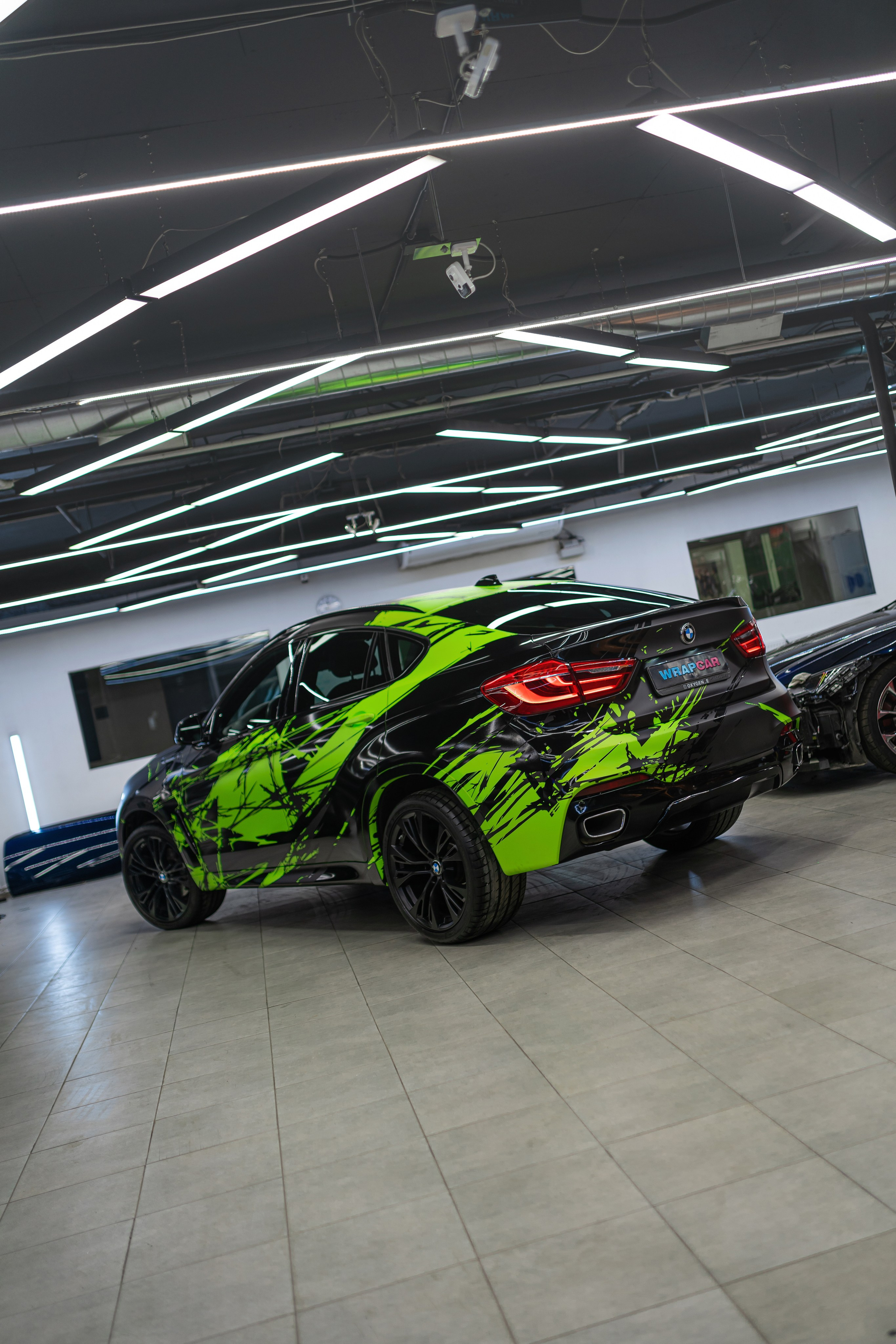 Винилография на BMW X6. Студия дизайна и оклейки авто Barmaley Design