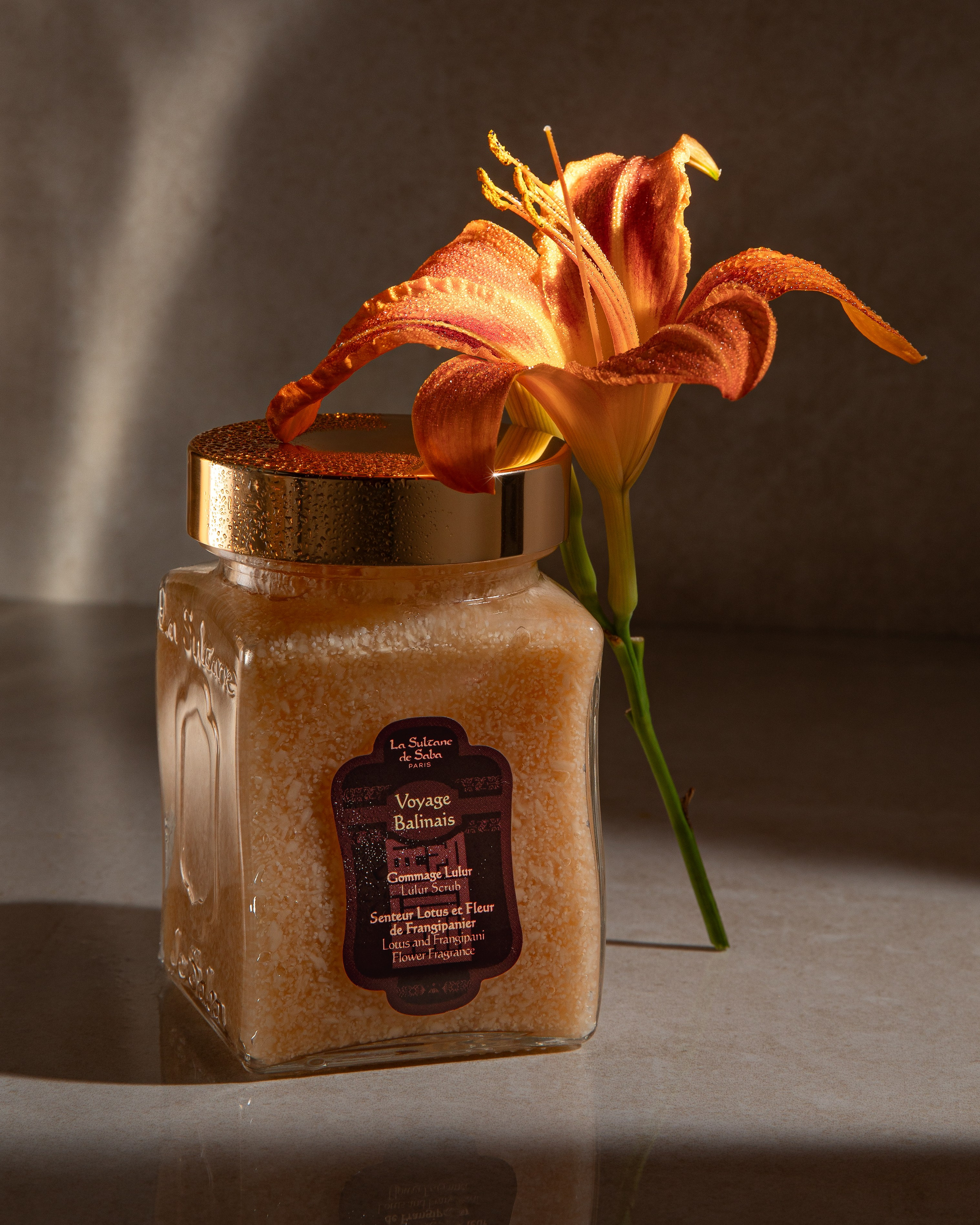 Предметные кадры для брендов, товары, косметика, уходовые продукты, декоративка, волосы. Рекламный фотограф Ксения Вершинина | Москва