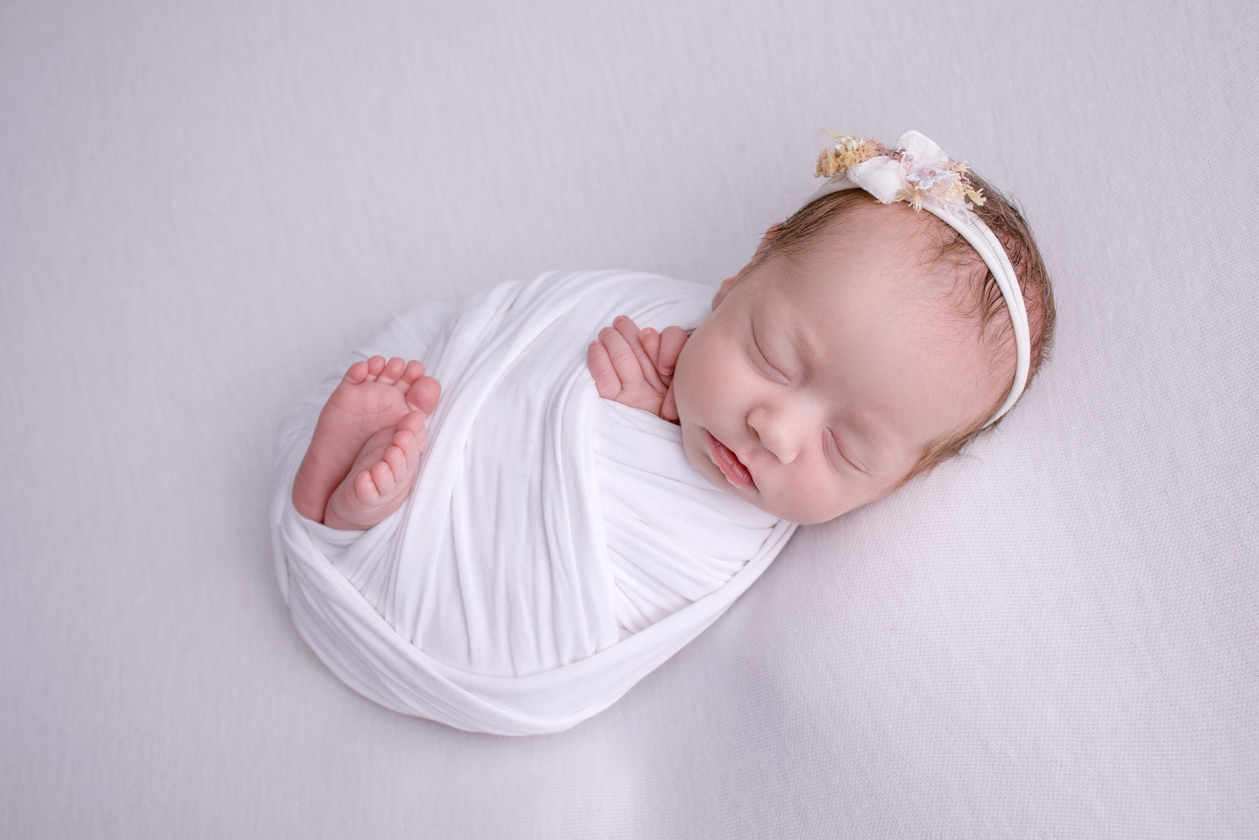 Нежная и милая фотосессия первых дней жизни Вашего ребенка в Минске. Фотограф новорождённых Минск — стоимость newborn фотосессии в Минске