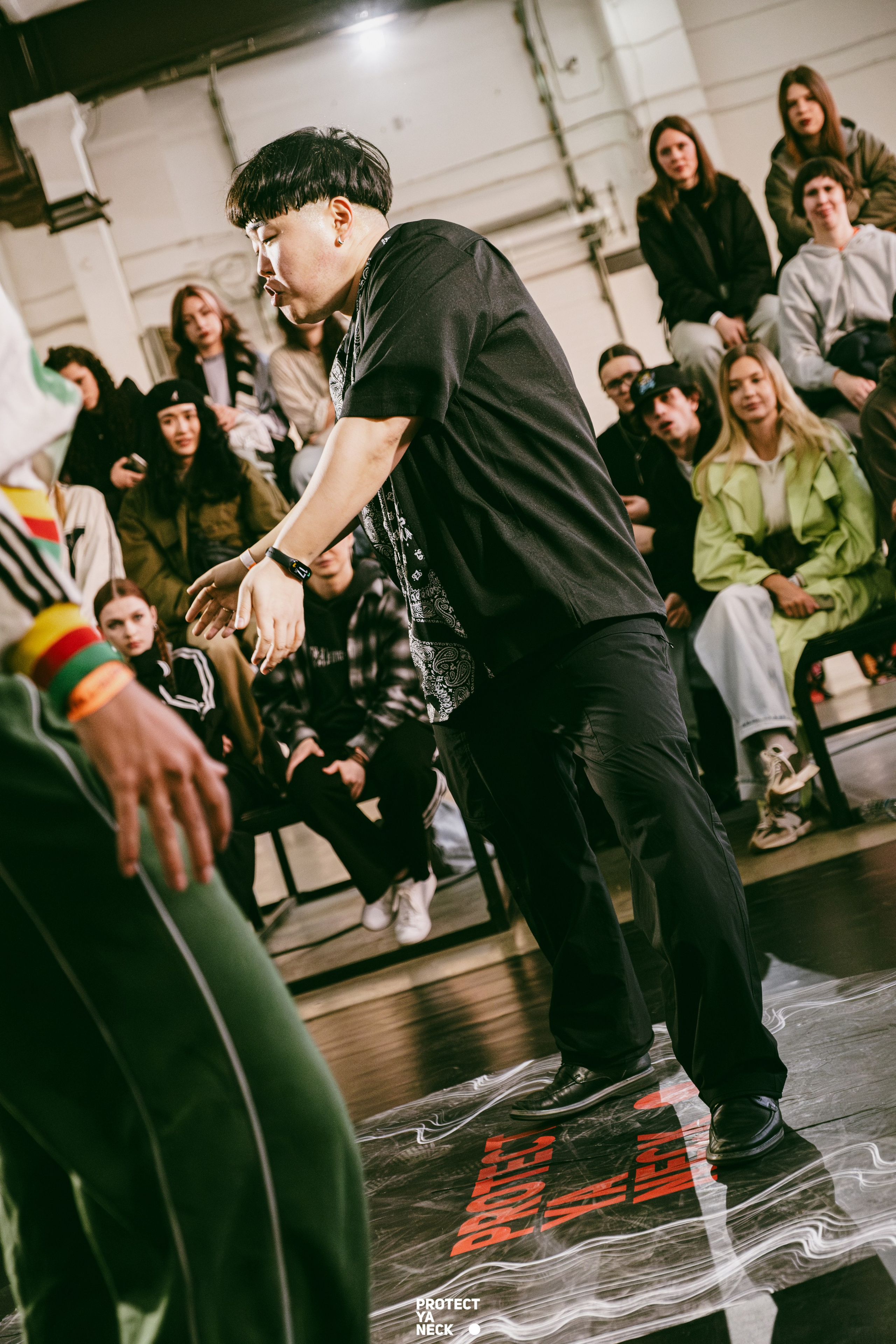 PROTECT YA NECK 22/03 (@youlovebu). Соня бу тебя сфоткала