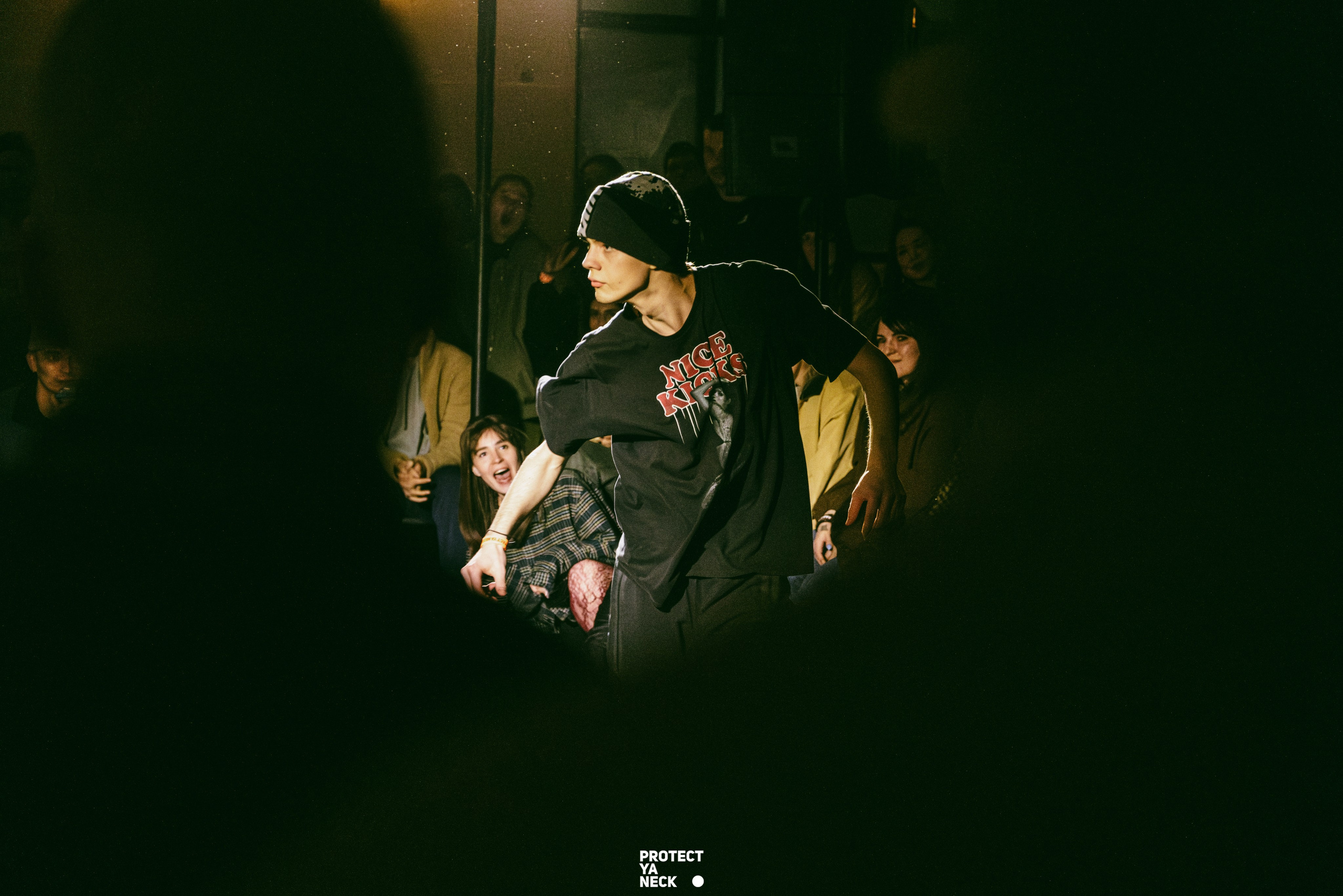 PROTECT YA NECK 22/03 (@youlovebu). Соня бу тебя сфоткала