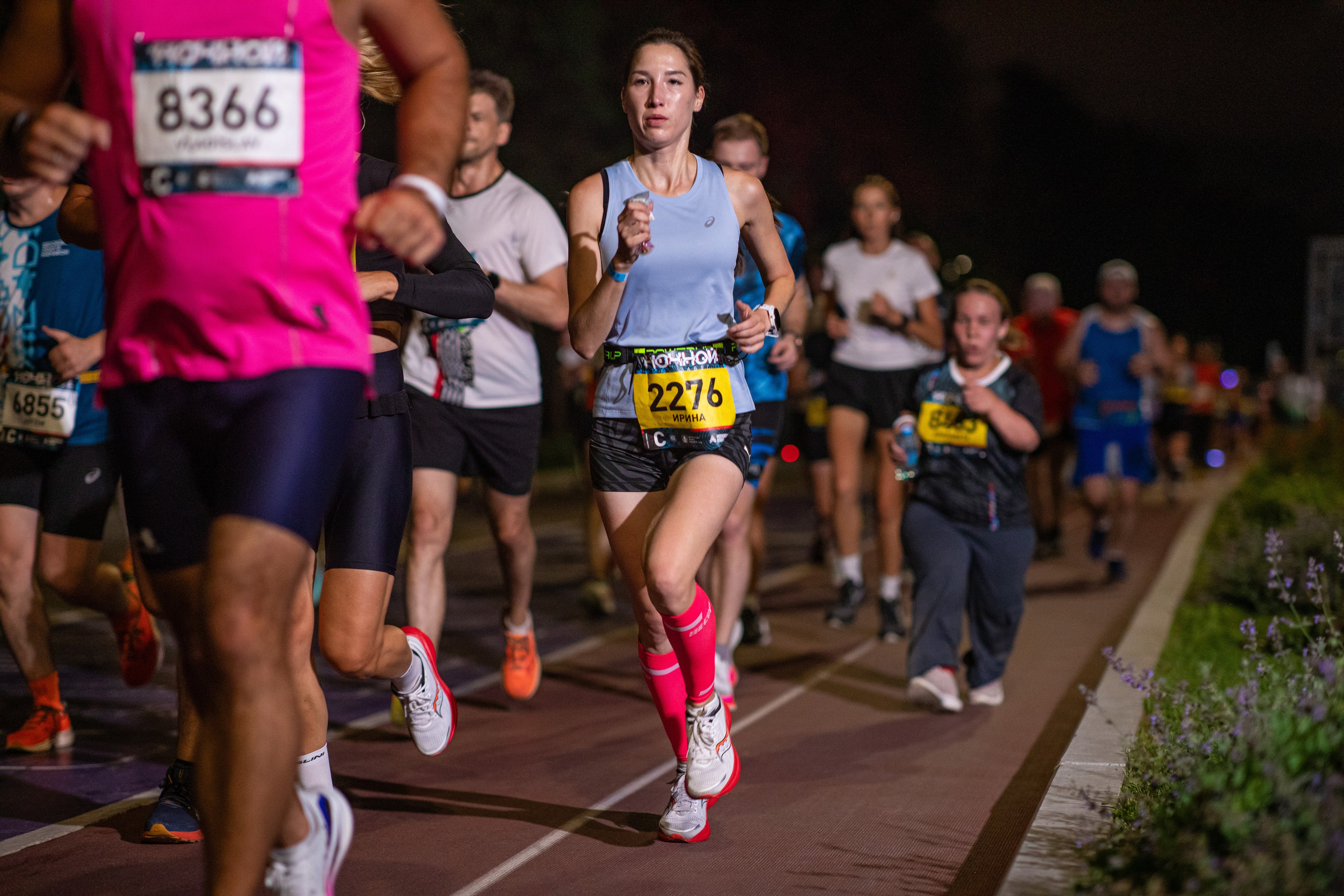 Ночной забег в ленте фотографий бегунов 03.08.24. Фотограф Сергей Ловкий
