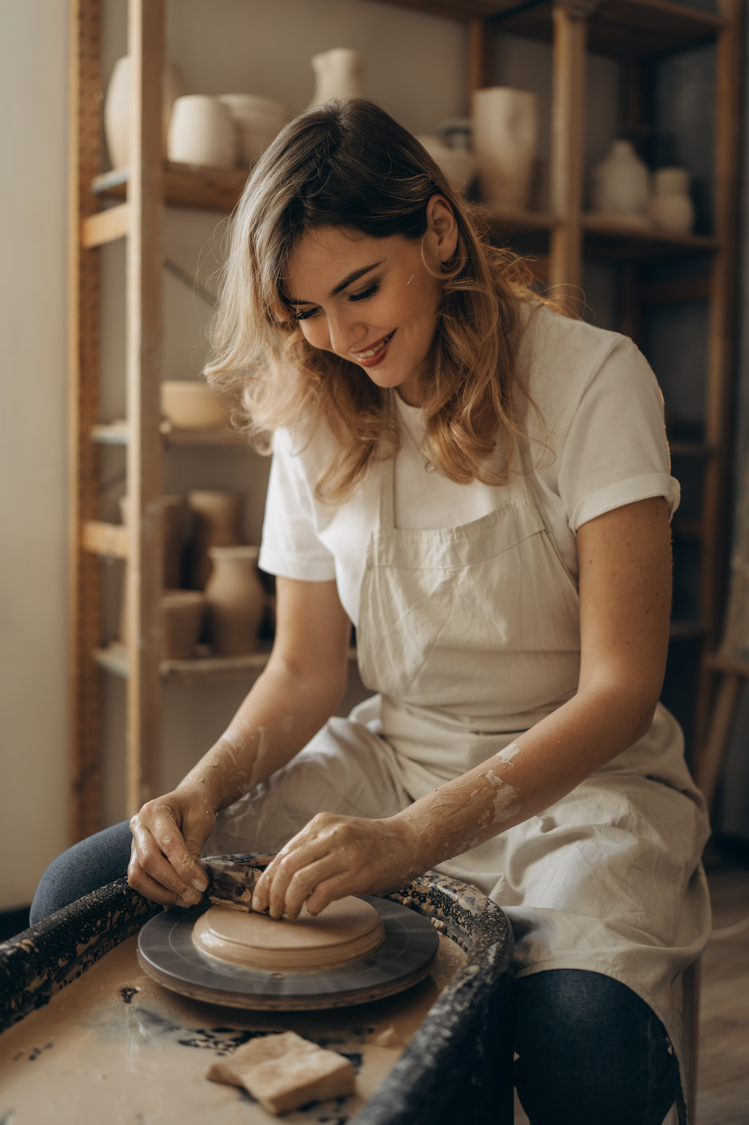 В гончарной мастерской. Семейный фотограф Москва. Фотограф беременности и материнства Москва