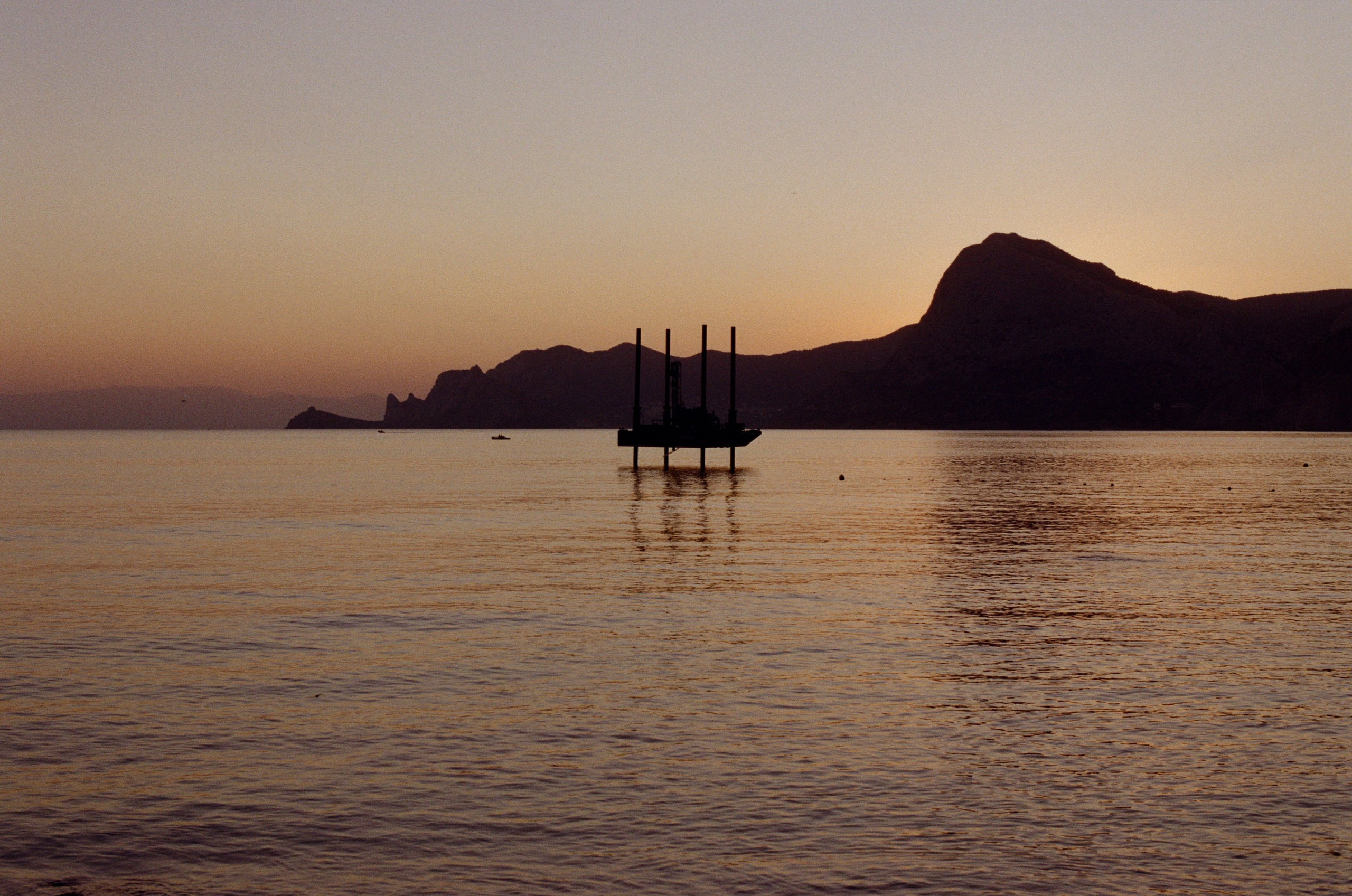Lovesong // ukraine, crimea II. EVER EXPOSED