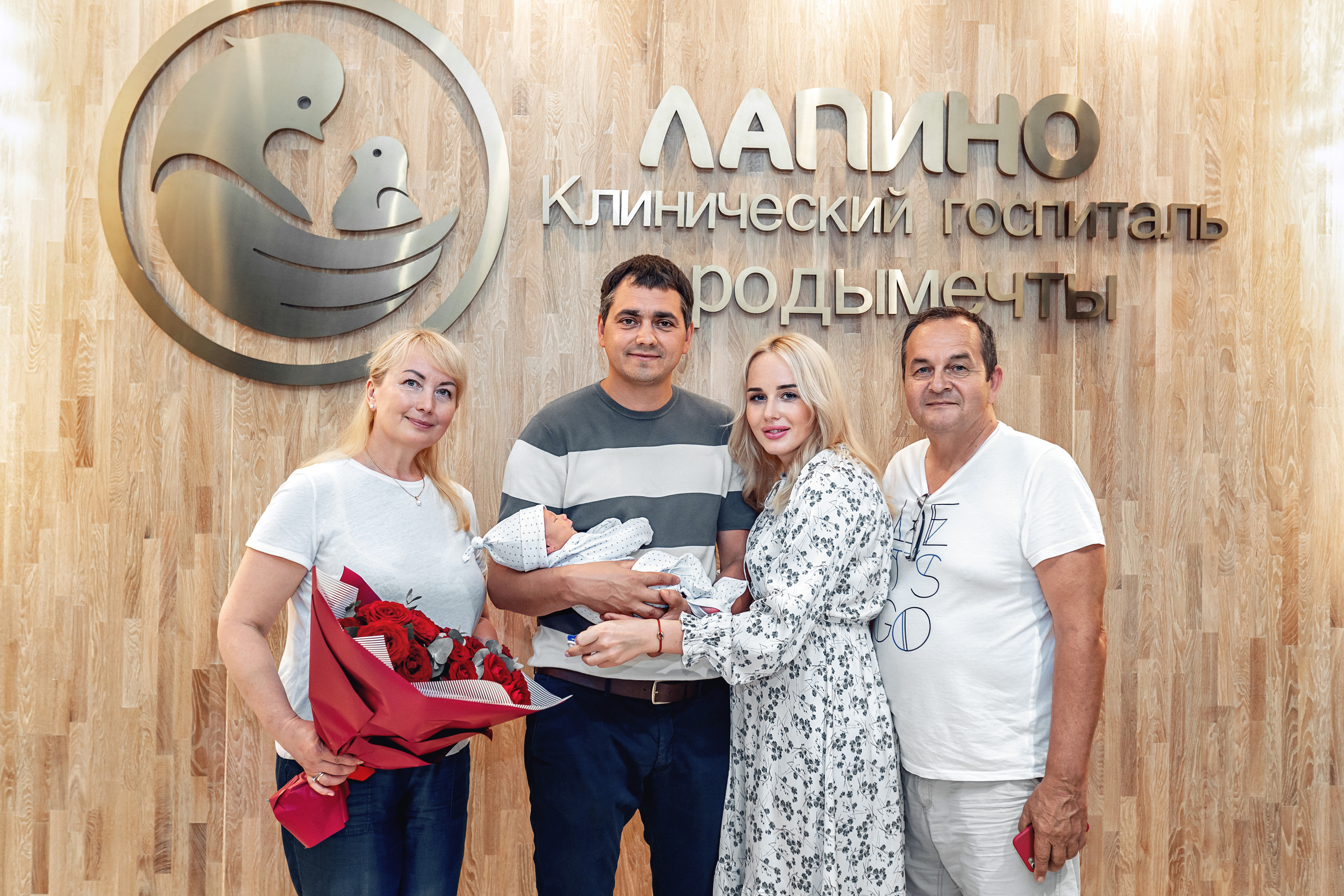 Выписка из роддома Лапино. Фотограф на выписку из роддома Москва. Фотограф \ Видеограф на Крещение, Венчание Москва| Семейные съемки