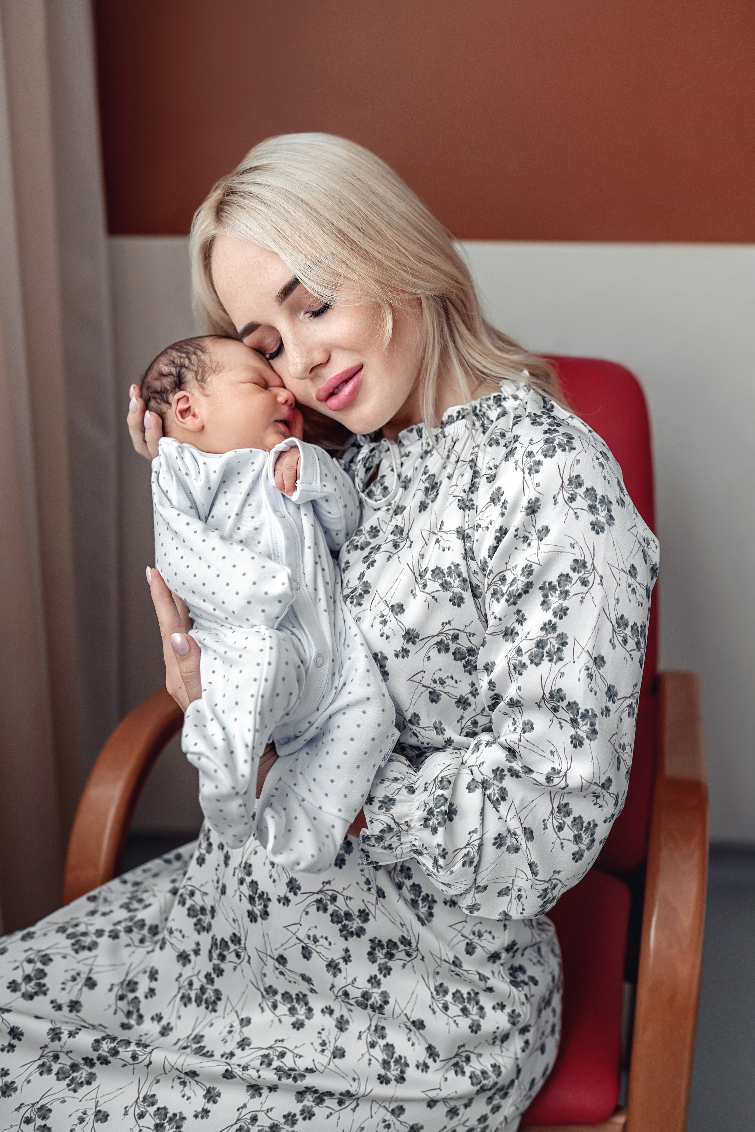 Выписка из роддома Лапино. Фотограф на выписку из роддома Москва. Фотограф \ Видеограф на Крещение, Венчание Москва| Семейные съемки