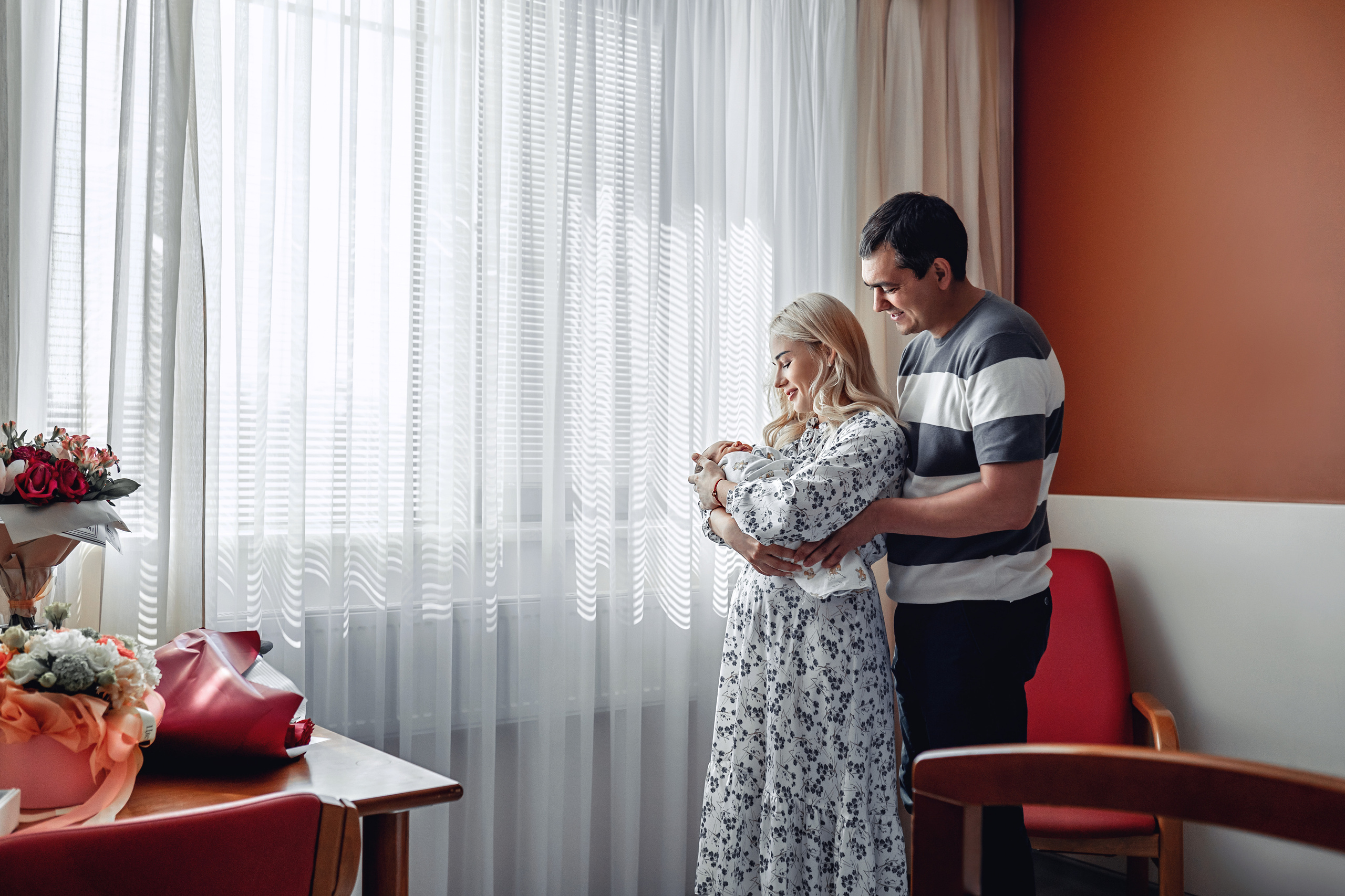 Выписка из роддома Лапино. Фотограф на выписку из роддома Москва. Фотограф \ Видеограф на Крещение, Венчание Москва| Семейные съемки