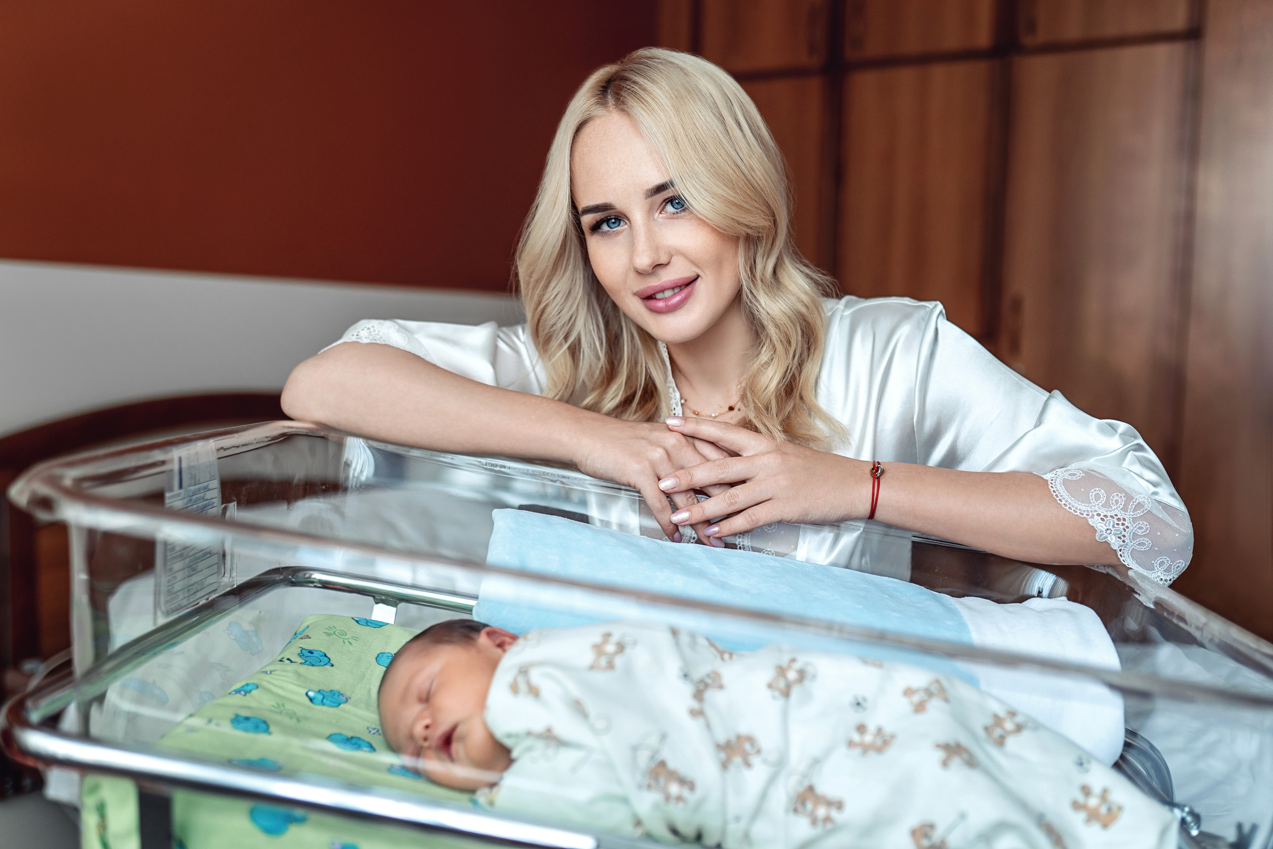 Выписка из роддома Лапино. Фотограф на выписку из роддома Москва. Фотограф \ Видеограф на Крещение, Венчание Москва| Семейные съемки