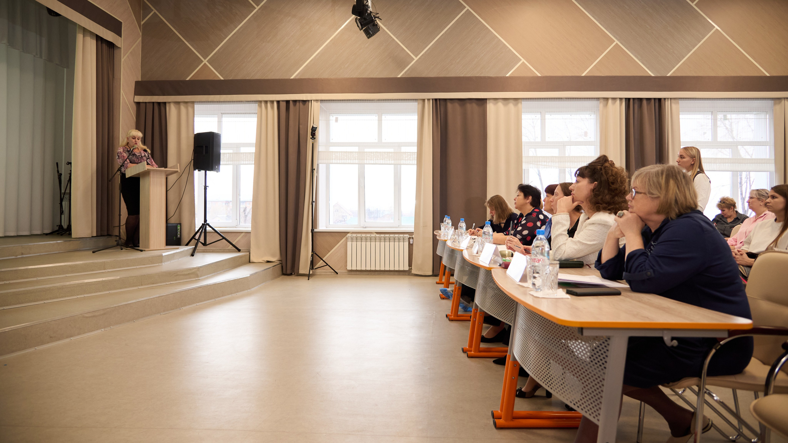 Воспитатель года 2025 в Ленинск-Кузнецком. [fXph] Фотограф Масликов Илья. Съёмка мероприятий в Ленинске-Кузнецком