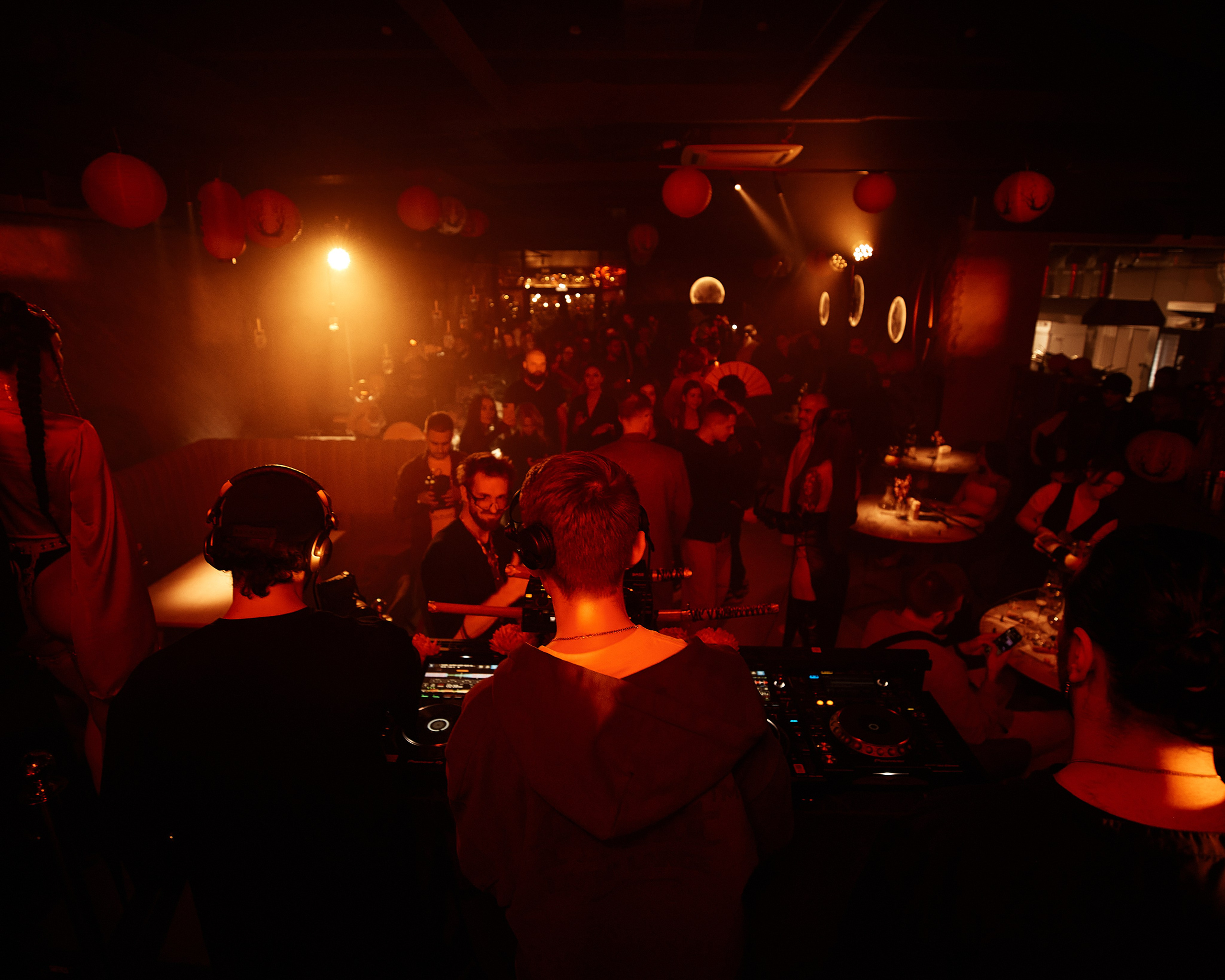 PLUS VIBE Party. Репортажный фотограф в Москве Дмитрий Масленников