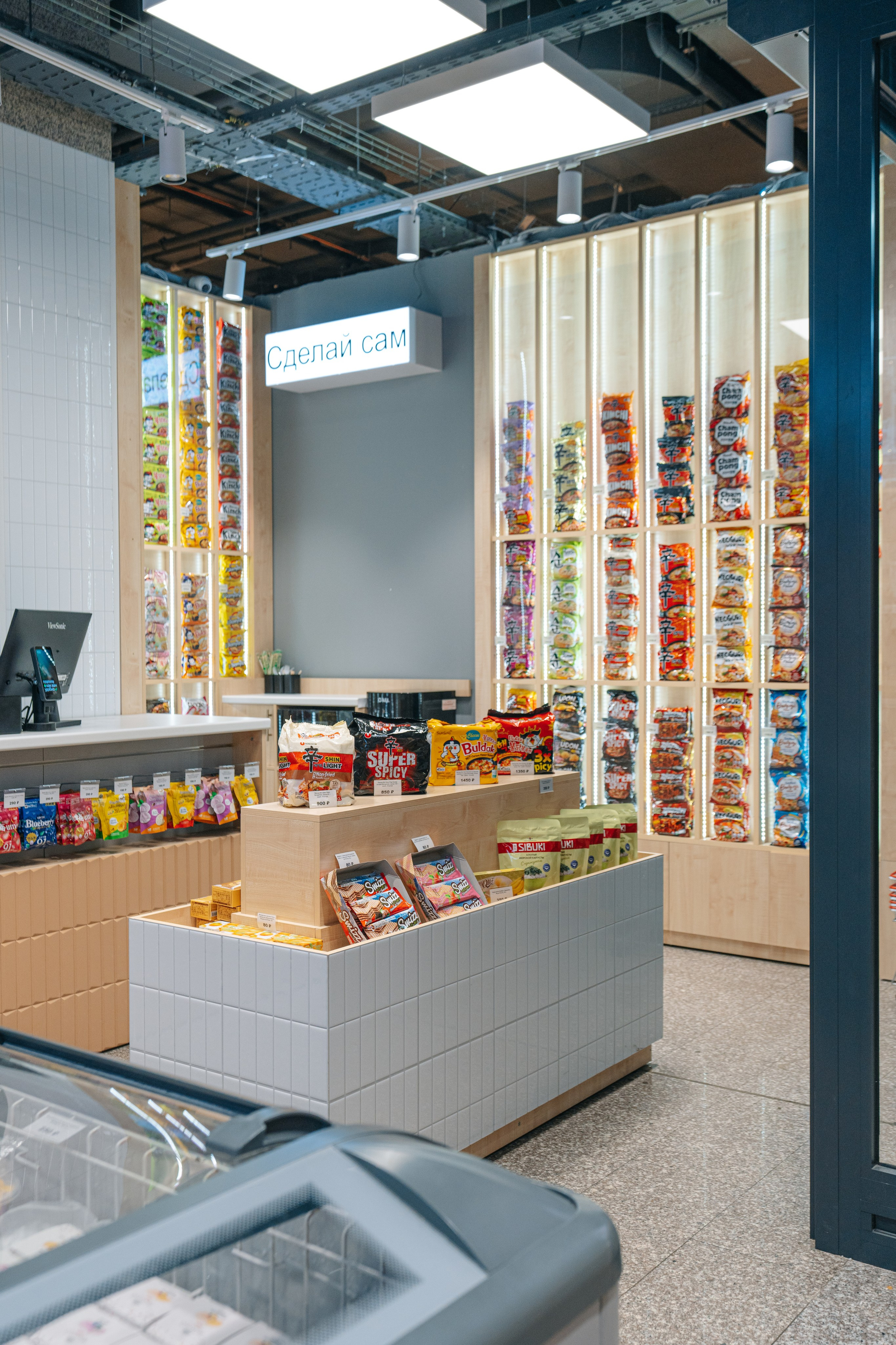 Интерьер магазина азиатских продуктов в Москве Korfood.ru