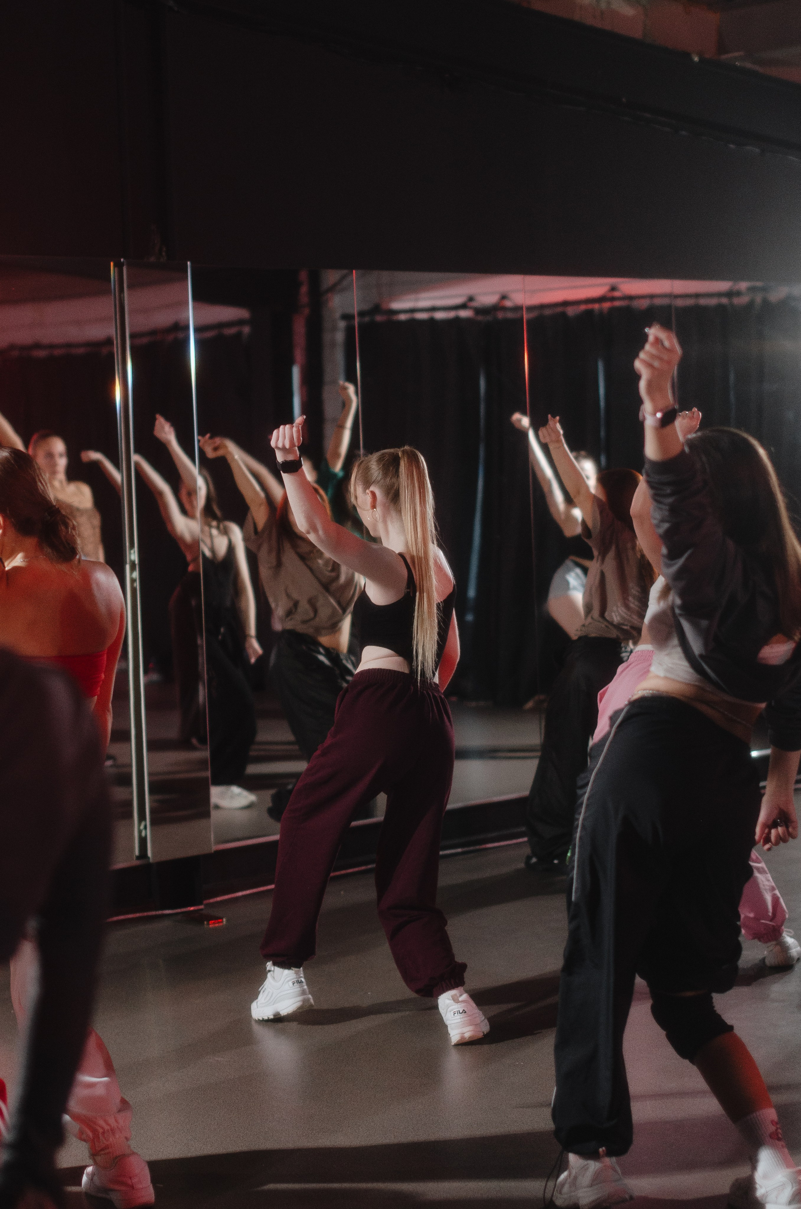 Мастер-классы по High Heels/Girly hip-hop от Оксаны ATTA. Денисова Аля — фотограф для парных съемок и индивидуальных историй в Барнауле