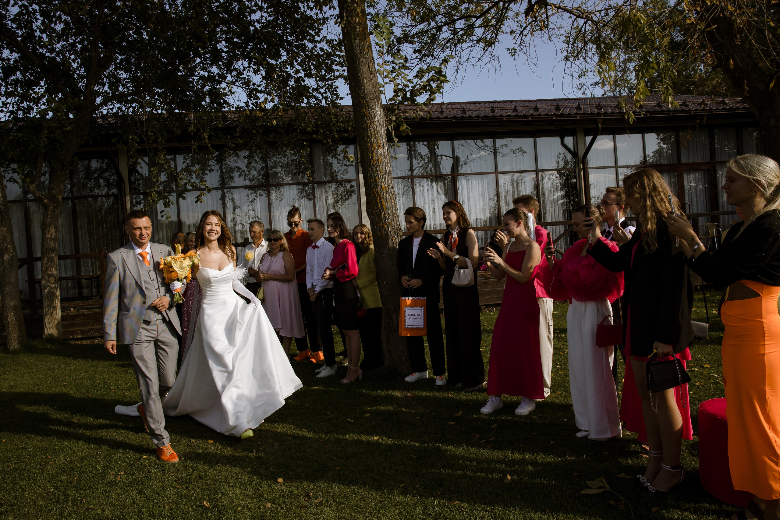 Яркая неоновая свадебная фотосессия в «Нет на карте». Свадебный и семейный фотограф в Самаре и Тольятти | Елена Топанцева