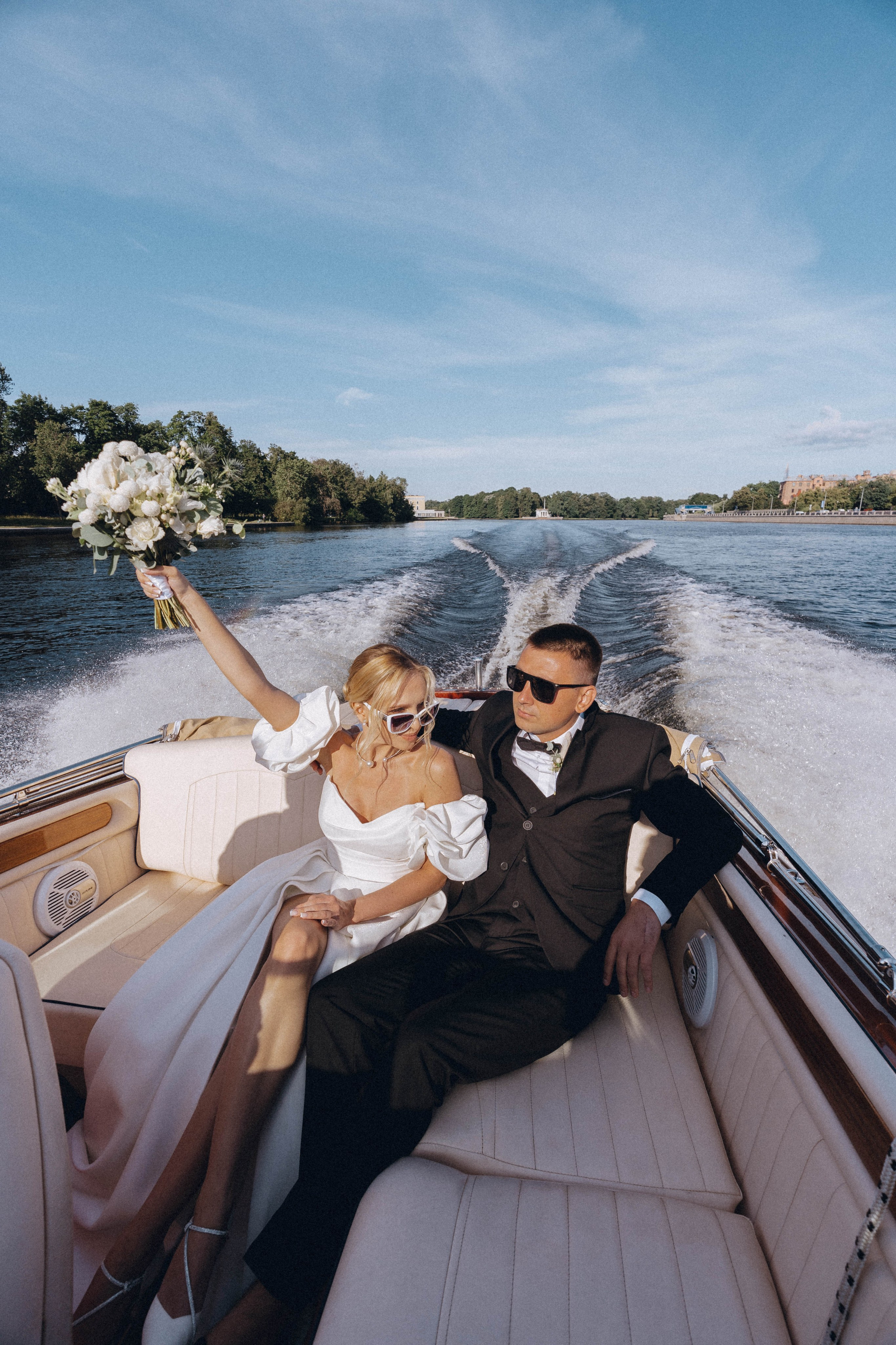 СВАДЕНБНАЯ СЬЕМКА НА КАТЕРЕ ПО КАНАЛАМ САНКТ-ПЕТЕРБУРГА И В АКВАТОРИИ НЕВЫ. Профессиональный фотограф, Санкт-Петербург — Виктория Богомолова