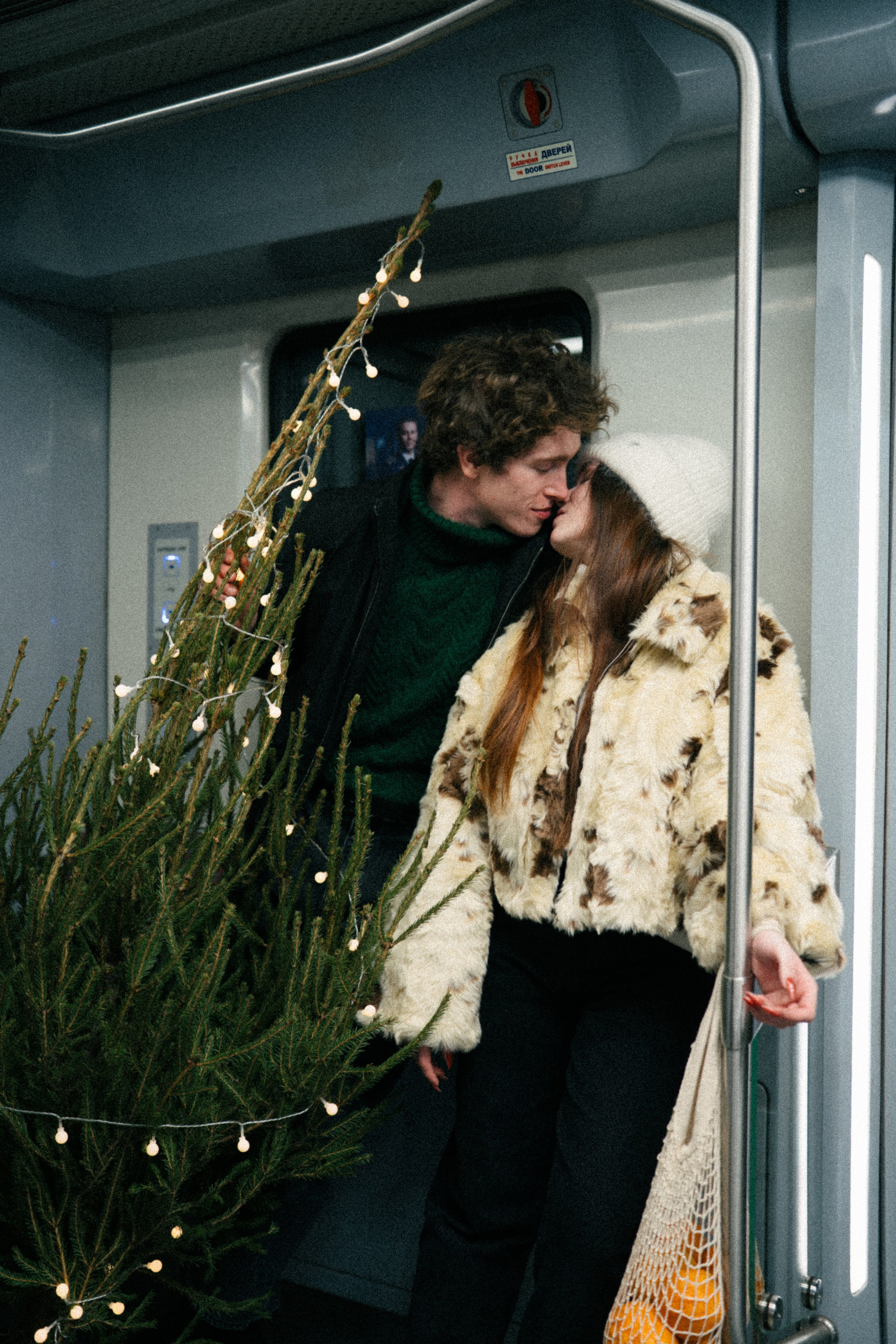 НОВОГОДНЯЯ ПРОГУЛКА ПАРЫ ПО ЧЕРНЫШЕВСКОЙ ПЕРЕД НОВЫМ ГОДОМ. Профессиональный фотограф, Санкт-Петербург — Виктория Богомолова