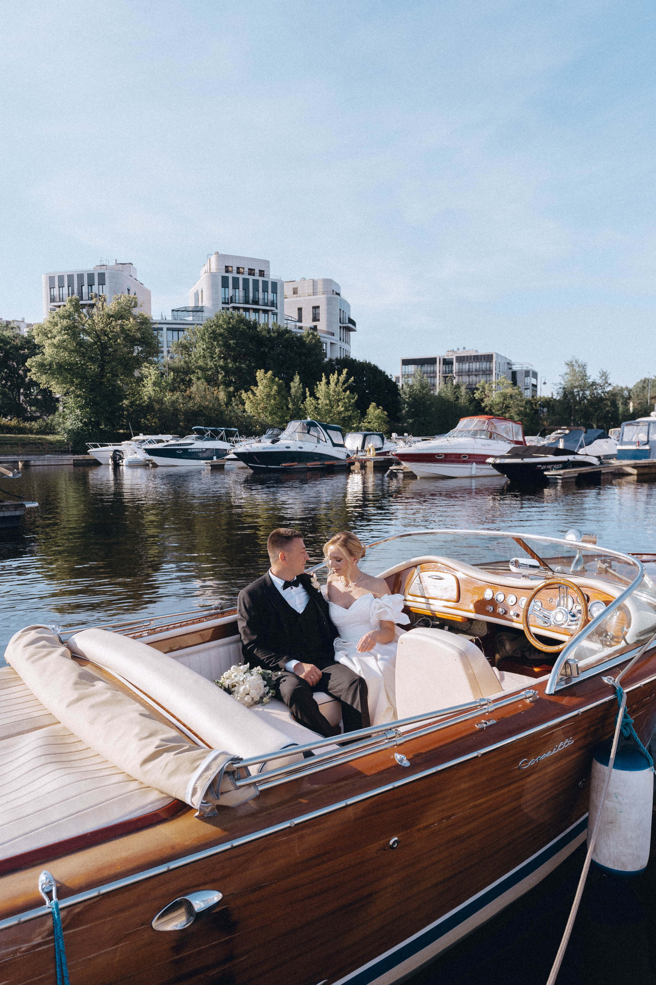 СВАДЕНБНАЯ СЬЕМКА НА КАТЕРЕ ПО КАНАЛАМ САНКТ-ПЕТЕРБУРГА И В АКВАТОРИИ НЕВЫ. Профессиональный фотограф, Санкт-Петербург — Виктория Богомолова