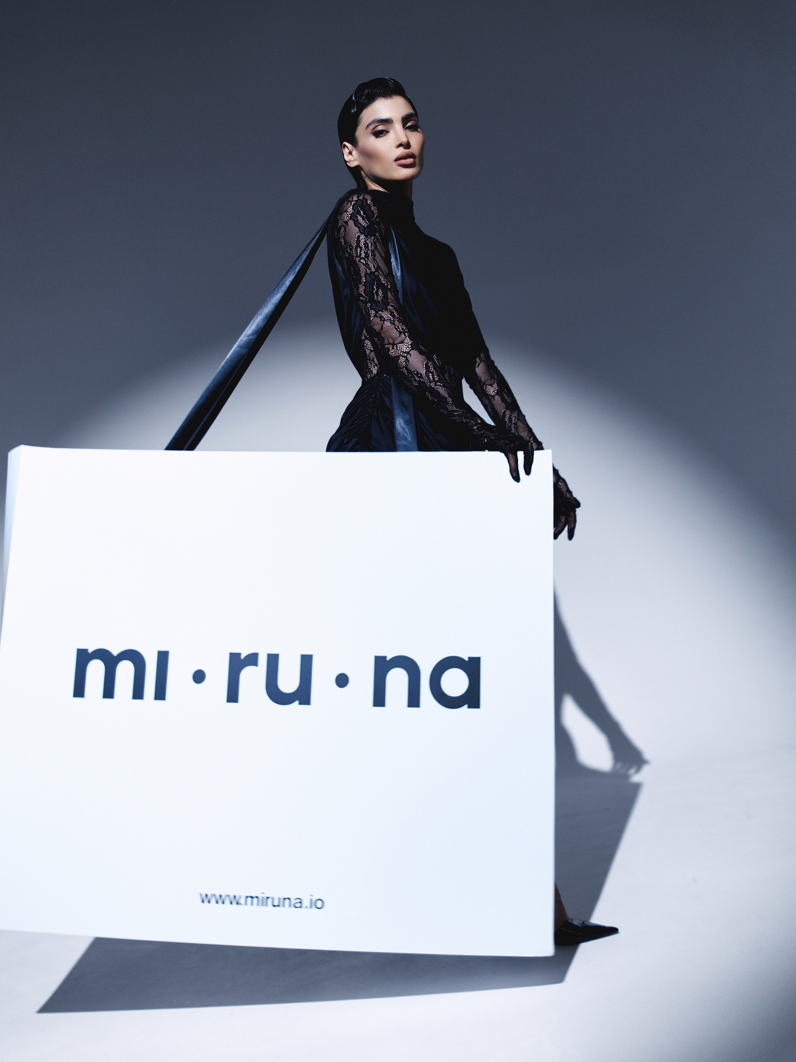 Miruna. NOIZOMAX Художественный фотограф в Дубай