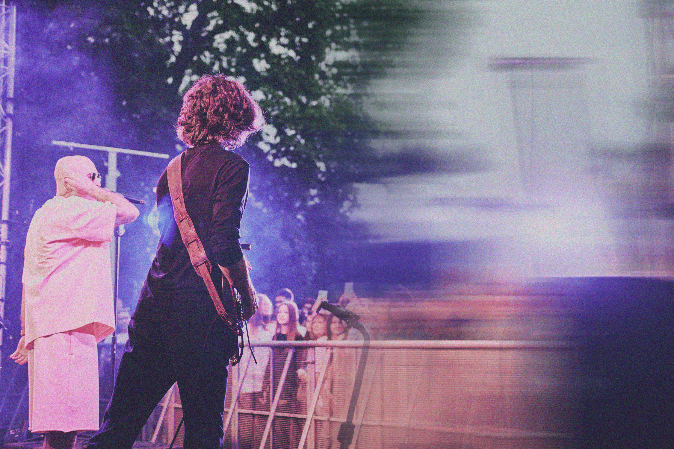 Съёмка с концерта МОТа: толпа фанатов и артист. Шилов Арсений — репортажный фотограф в Москве