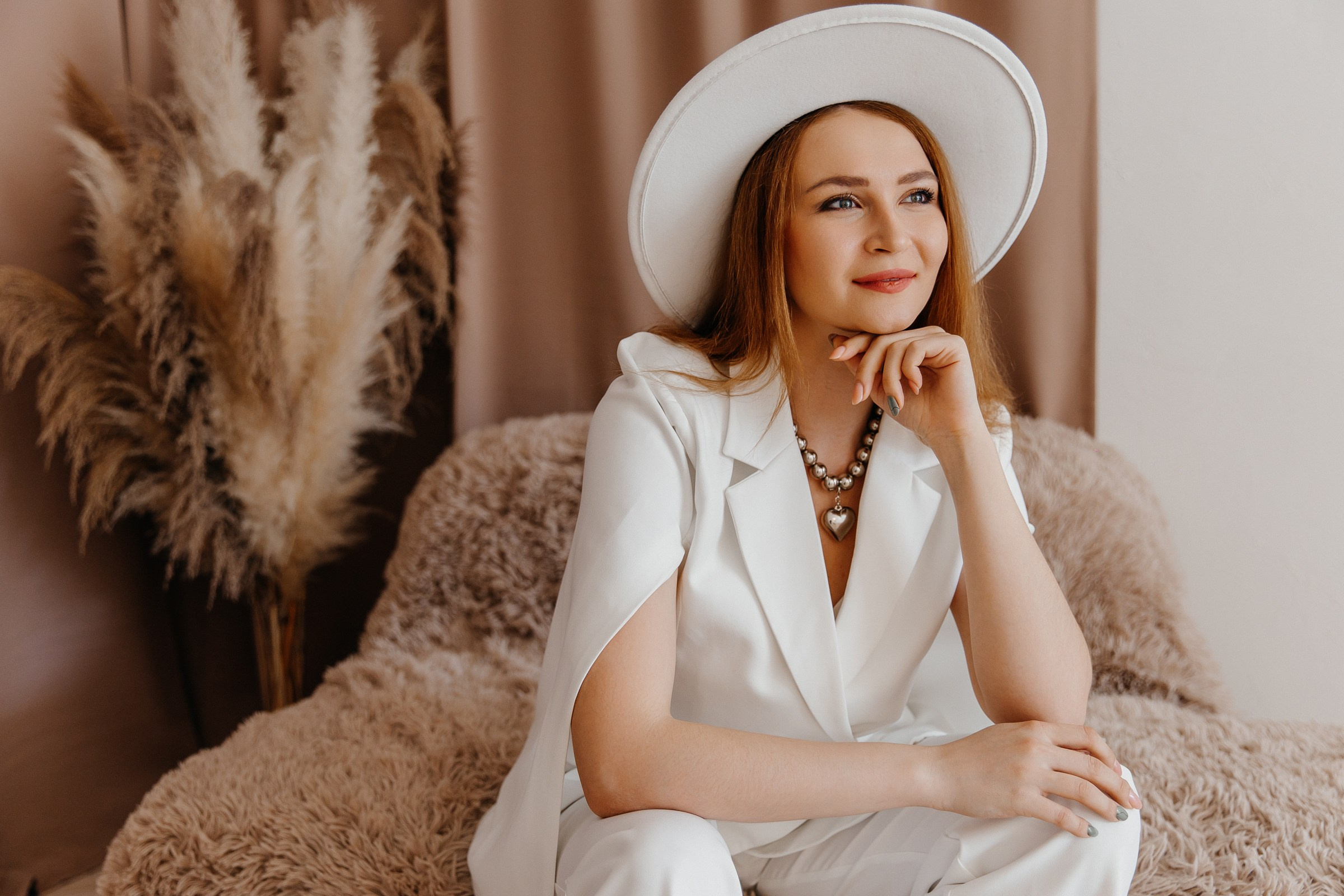 Александра. Главная