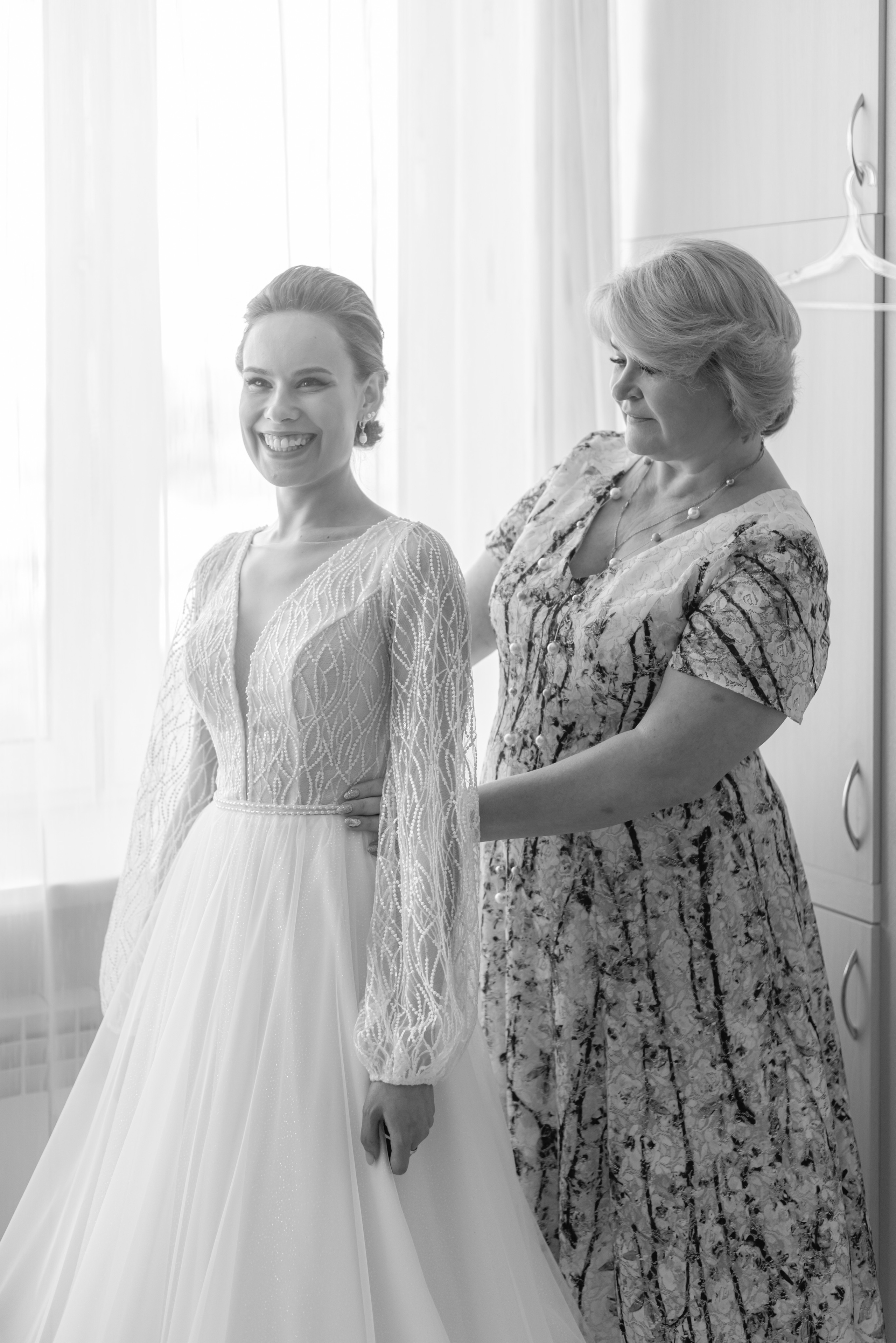 Утро невесты, трогательные фото с мамой. Свадебный фотограф в Москве и Московской области Елена Четоркина