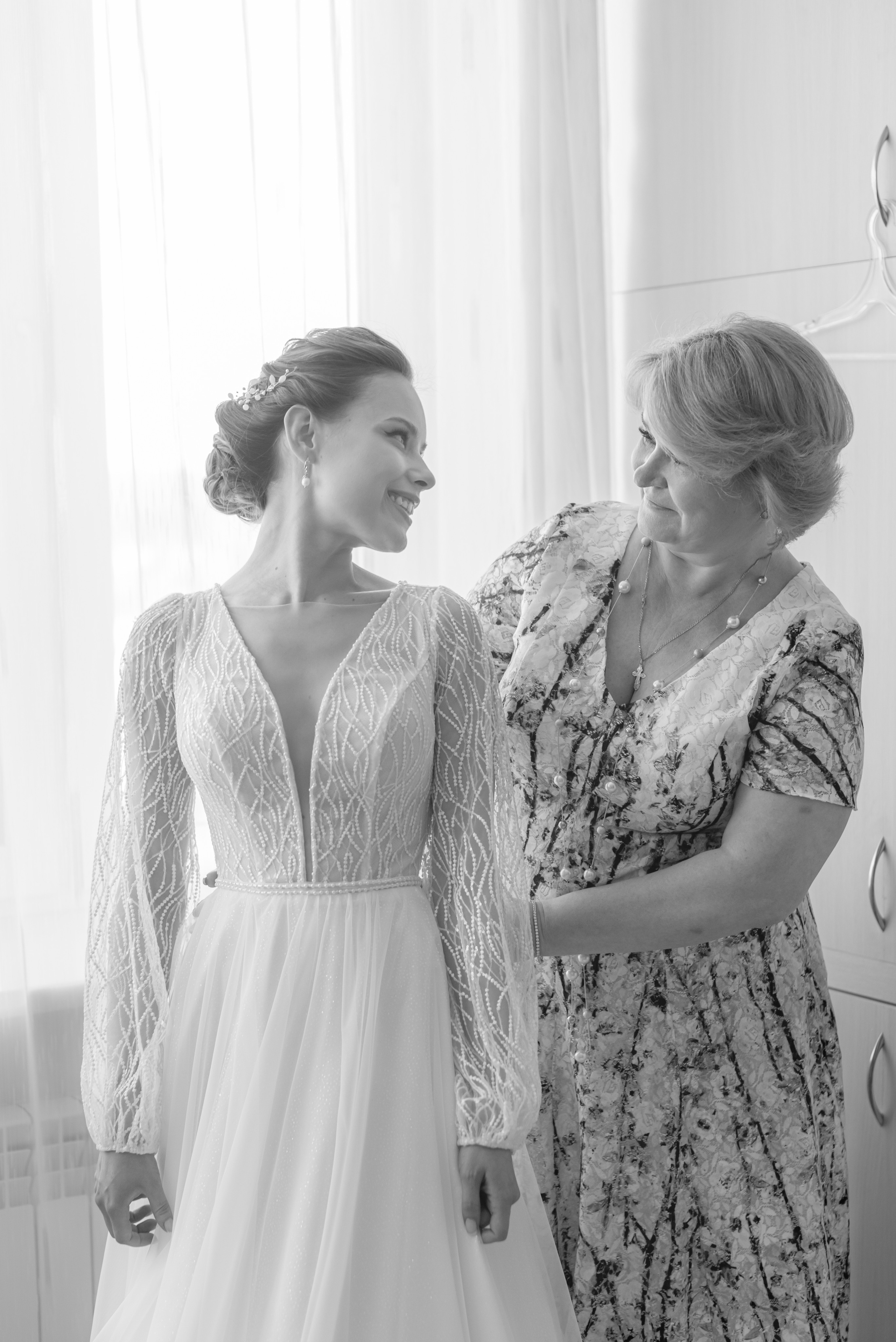 Утро невесты, трогательные фото с мамой. Свадебный фотограф в Москве и Московской области Елена Четоркина