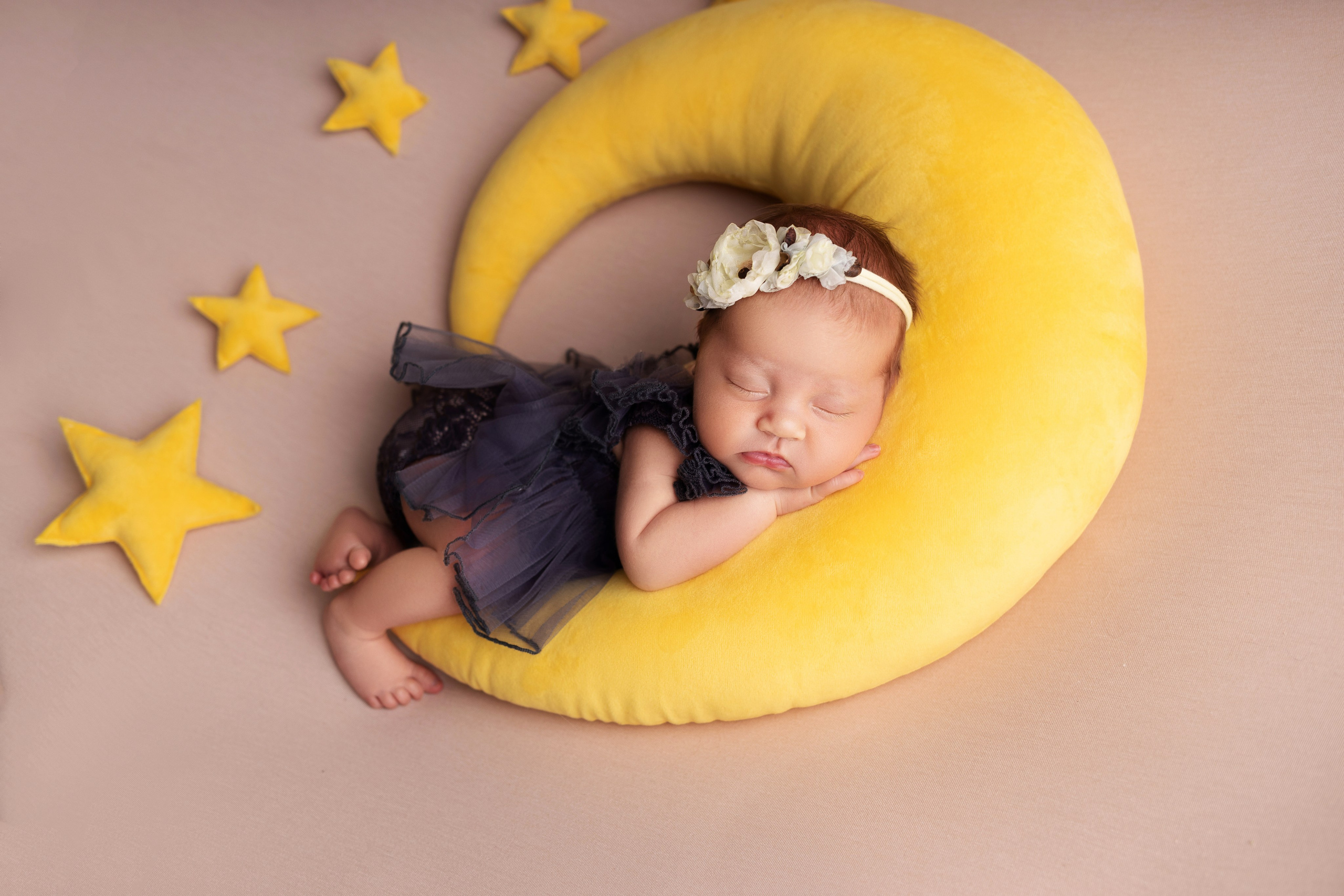 Классическая фотосессия малыша. Фотограф новорожденных малышей в Омске и Омской области Эльвира Камаева