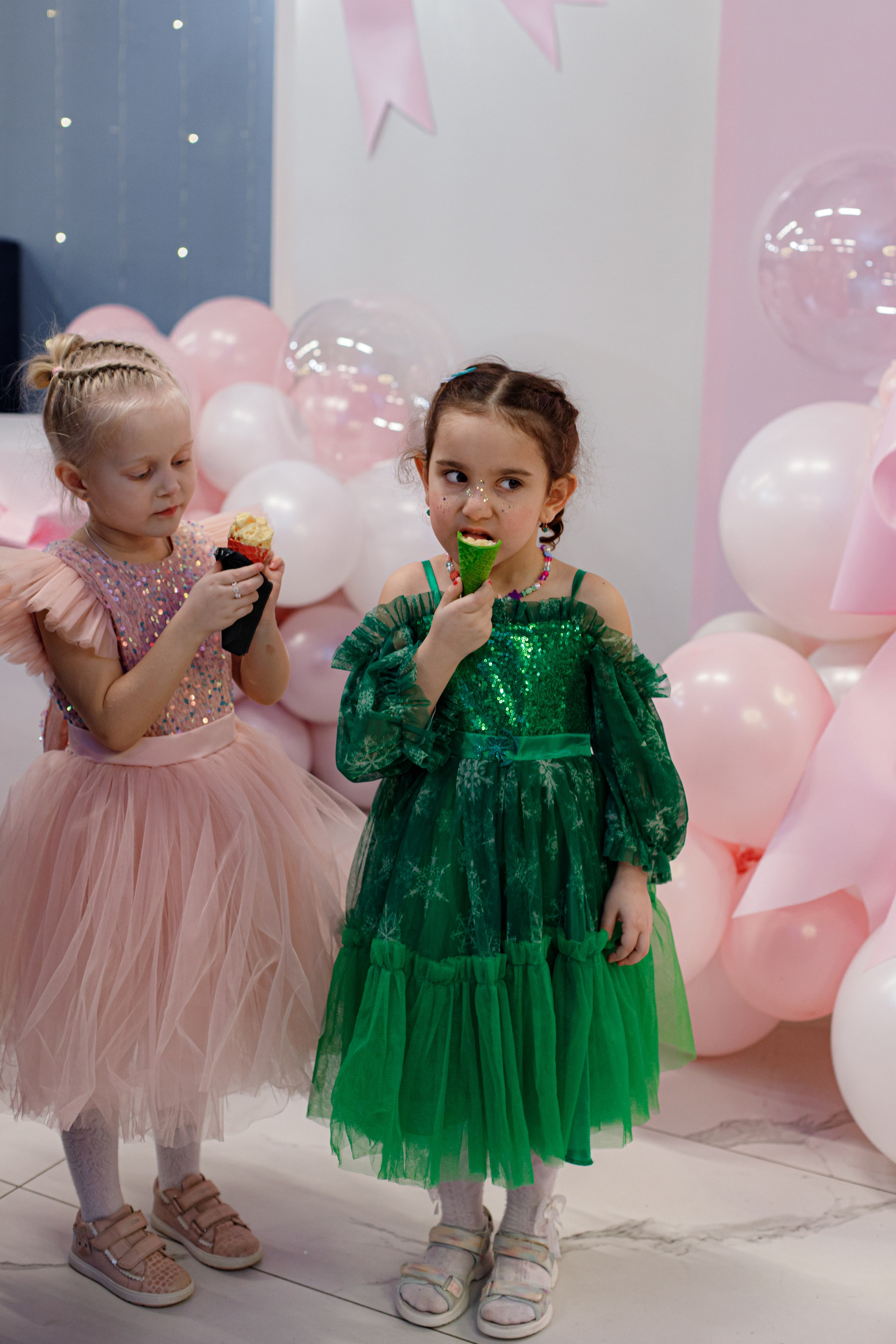 ASIA'S BIRTHDAY PARTY. Photokarish