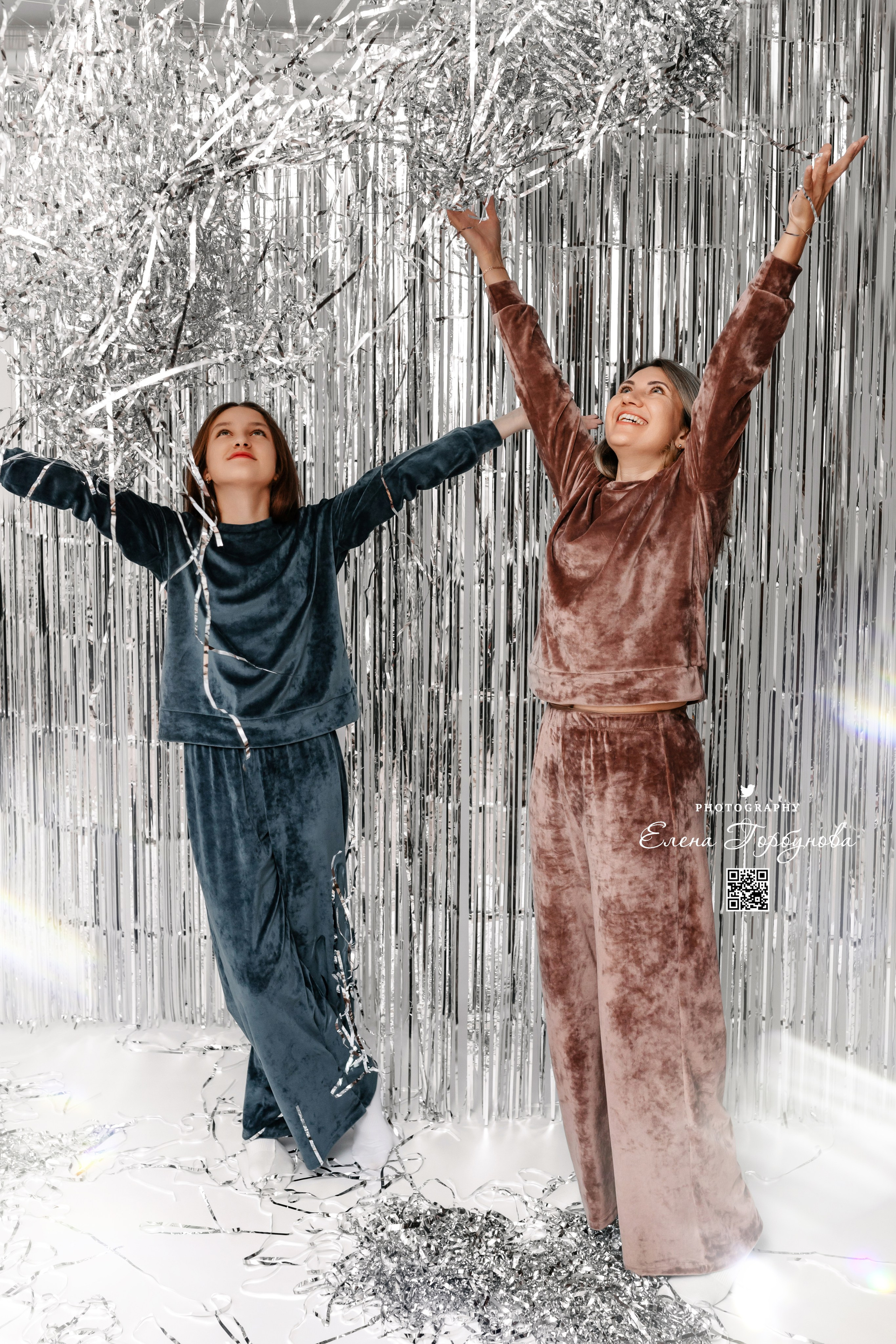 Ольга и Даша. Моя студия. Ноябрь 2024. Фотограф Пермь. Свадьбы. Семья и дети, школа, д. сад. Фотокниги