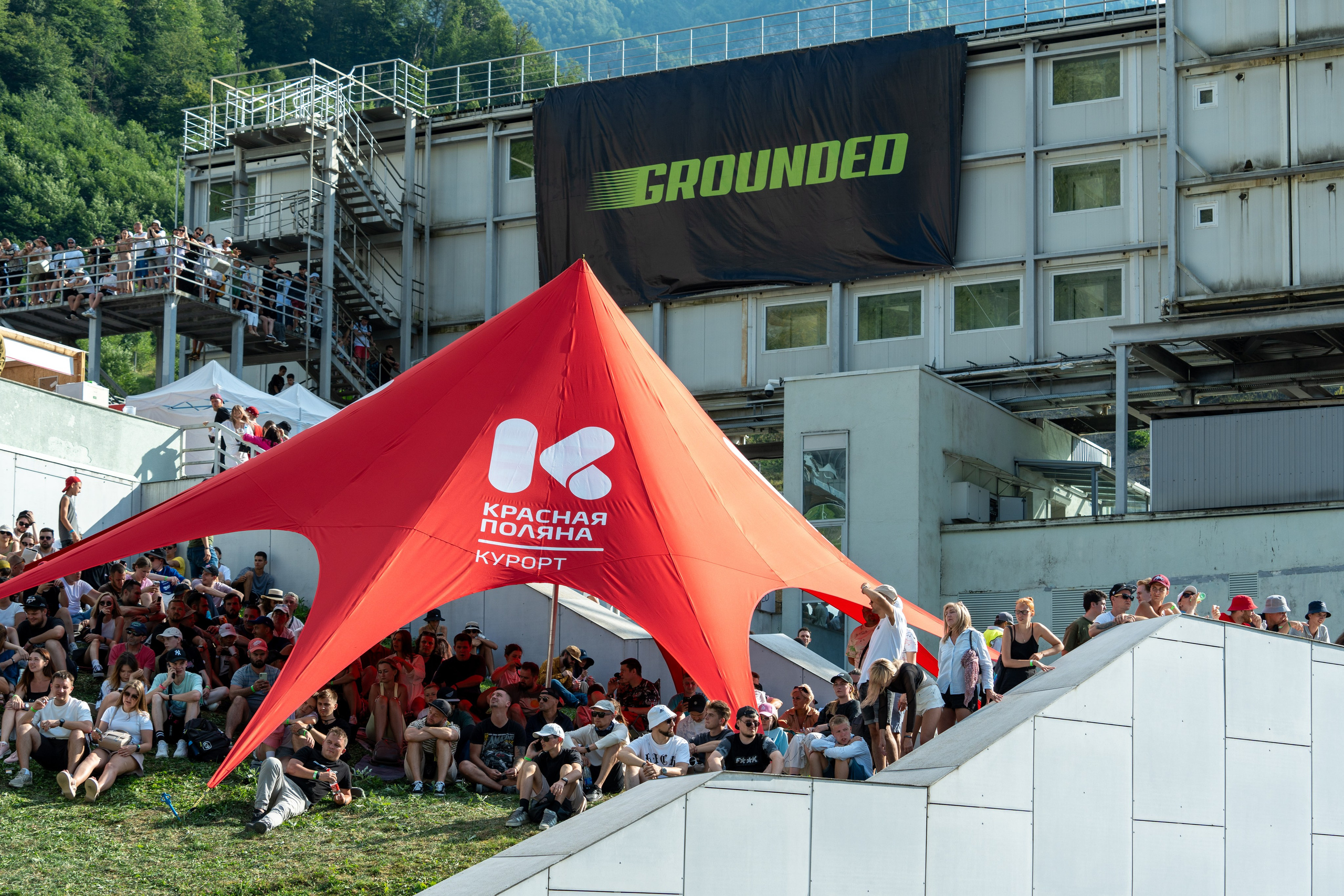 Фотоотчет партнеской интеграции для сети «Пятерочка» на фестивале «Grounded». Репортажный фотограф в Красной Поляне и Сочи Павлюченко Екатерина