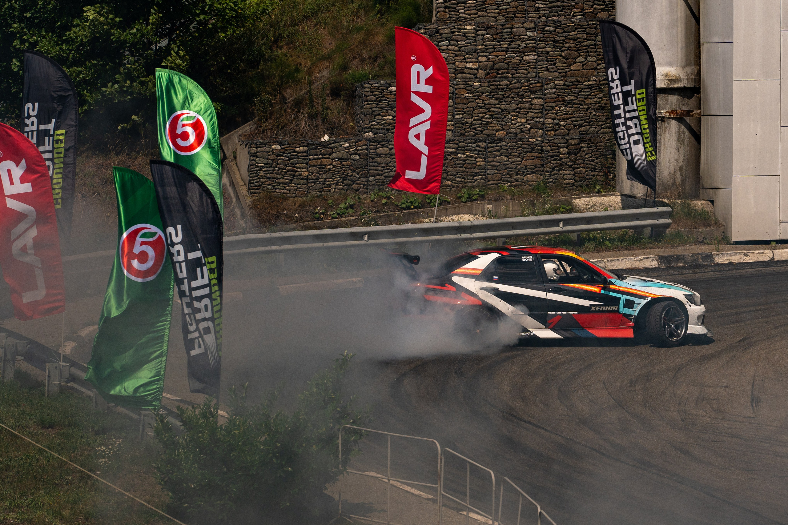 Автомобильные дрифт-гонки в рамках фестиваля Grounded 2024. Репортажный фотограф в Красной Поляне и Сочи Павлюченко Екатерина