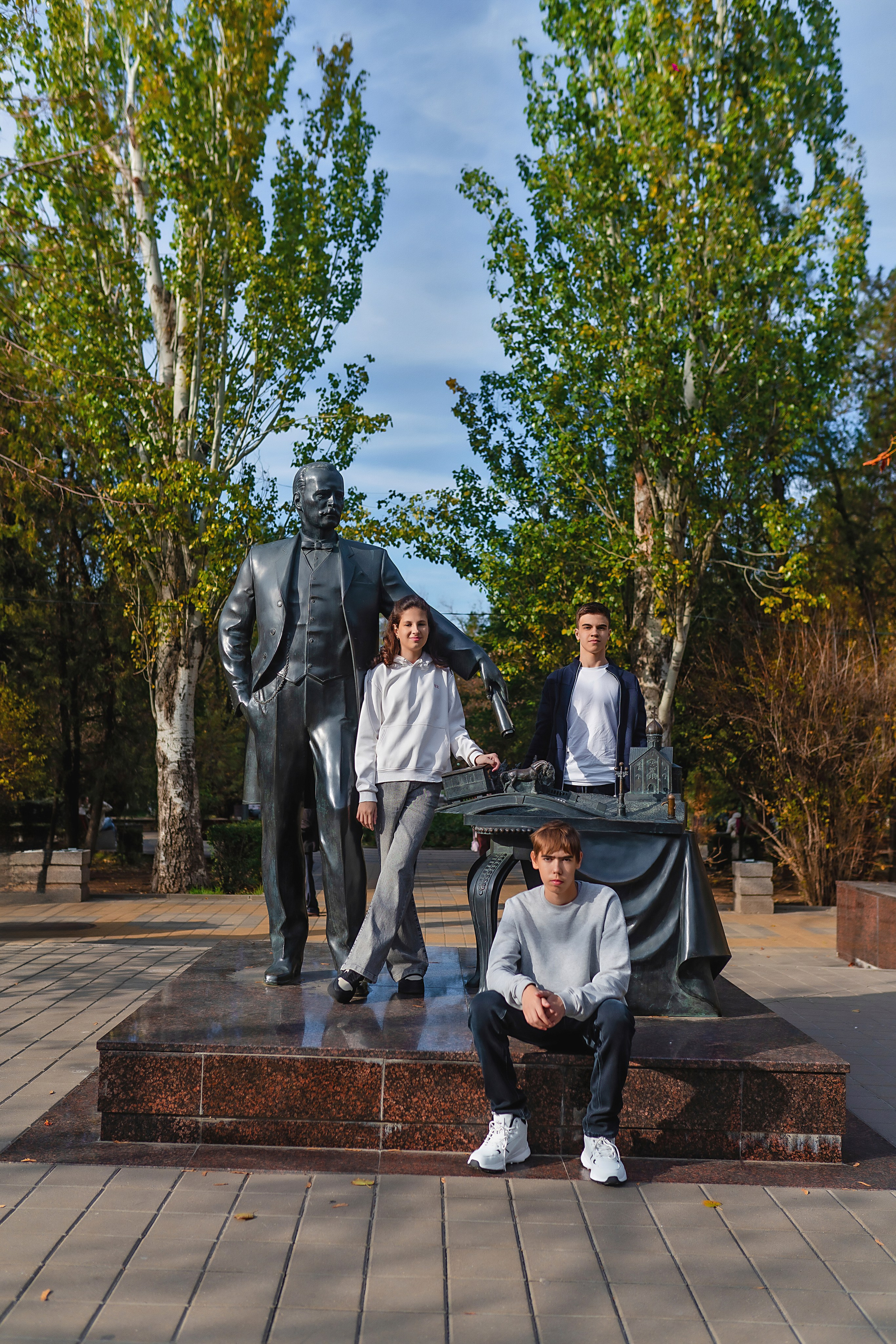 Фотосессия ШКОЛА 106 КЛАСС 9В Выпуск 2026. Современные Выпускные Альбомы в Ростове-на-Дону